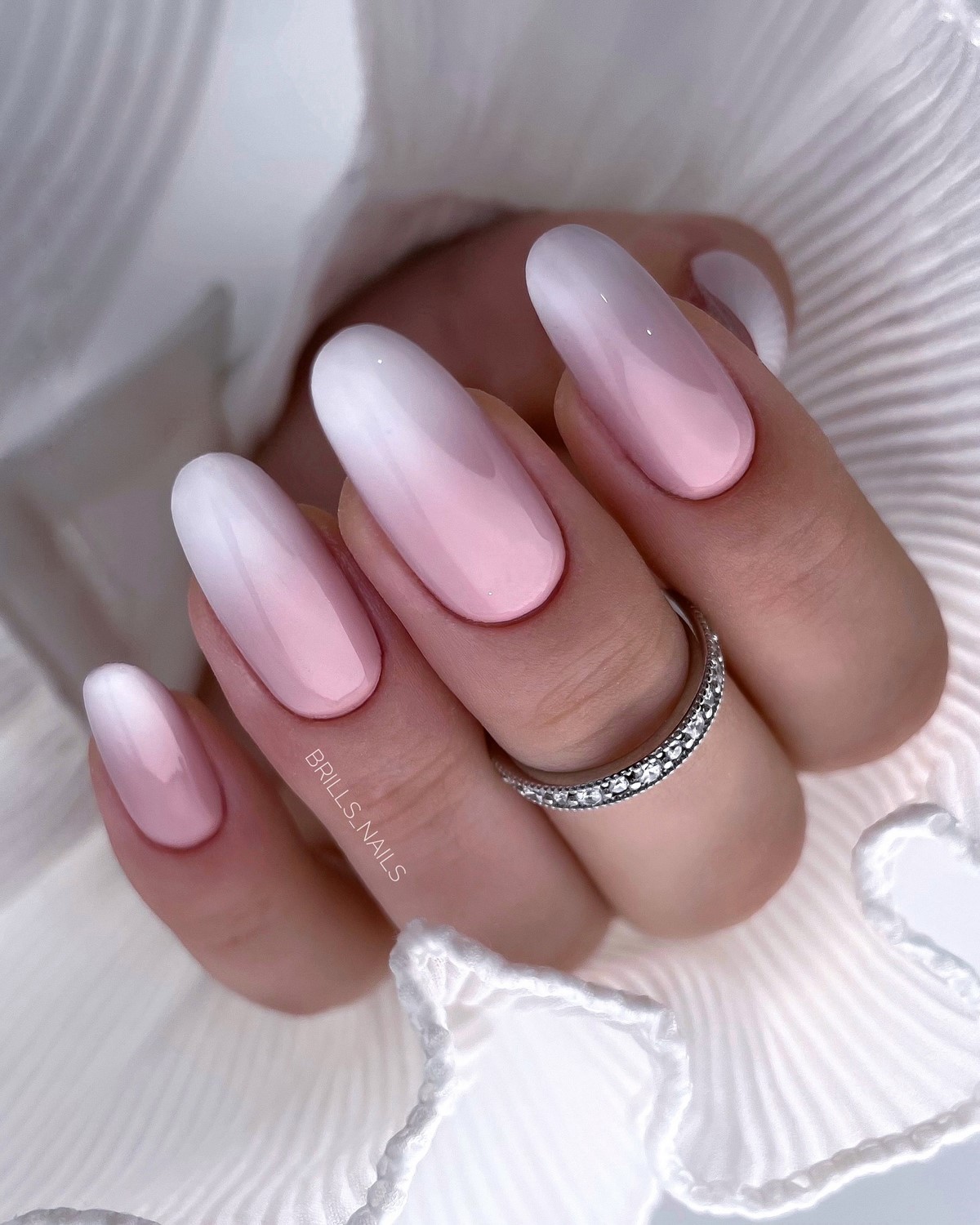 Градієнтний манікюр без різких переходів: мʼякий ефект, який виглядає дорого