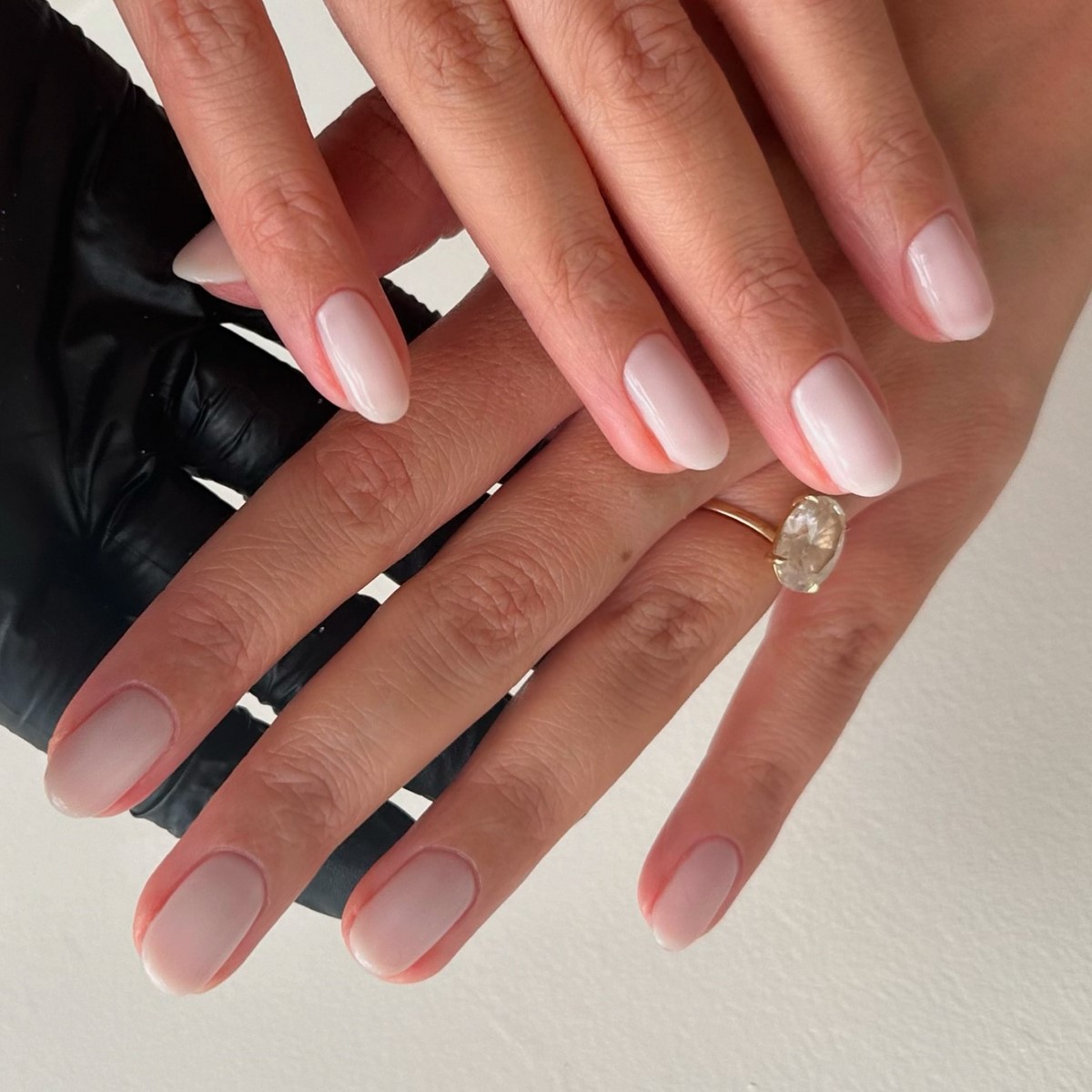 Манікюр, який освіжає руки цієї весни