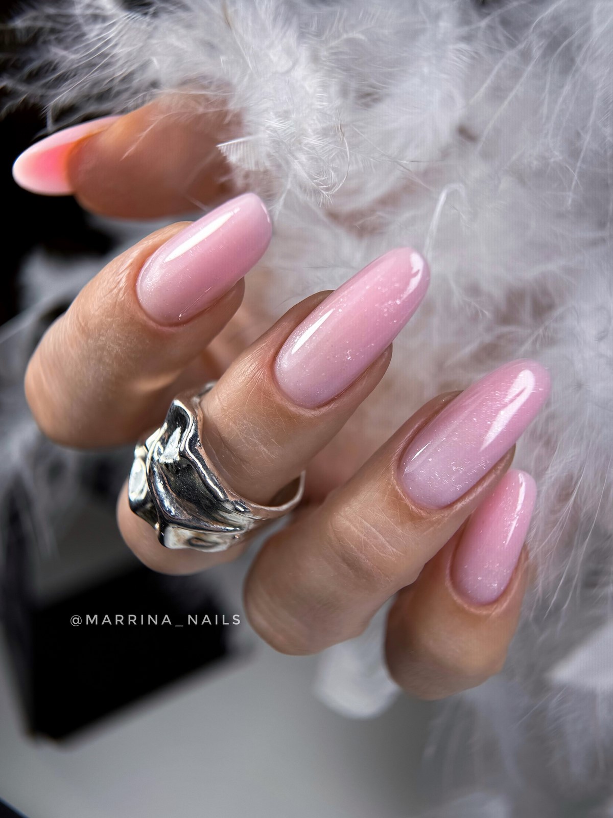 Акуратний манікюр без дизайну на весну 2026: чисті ідеї