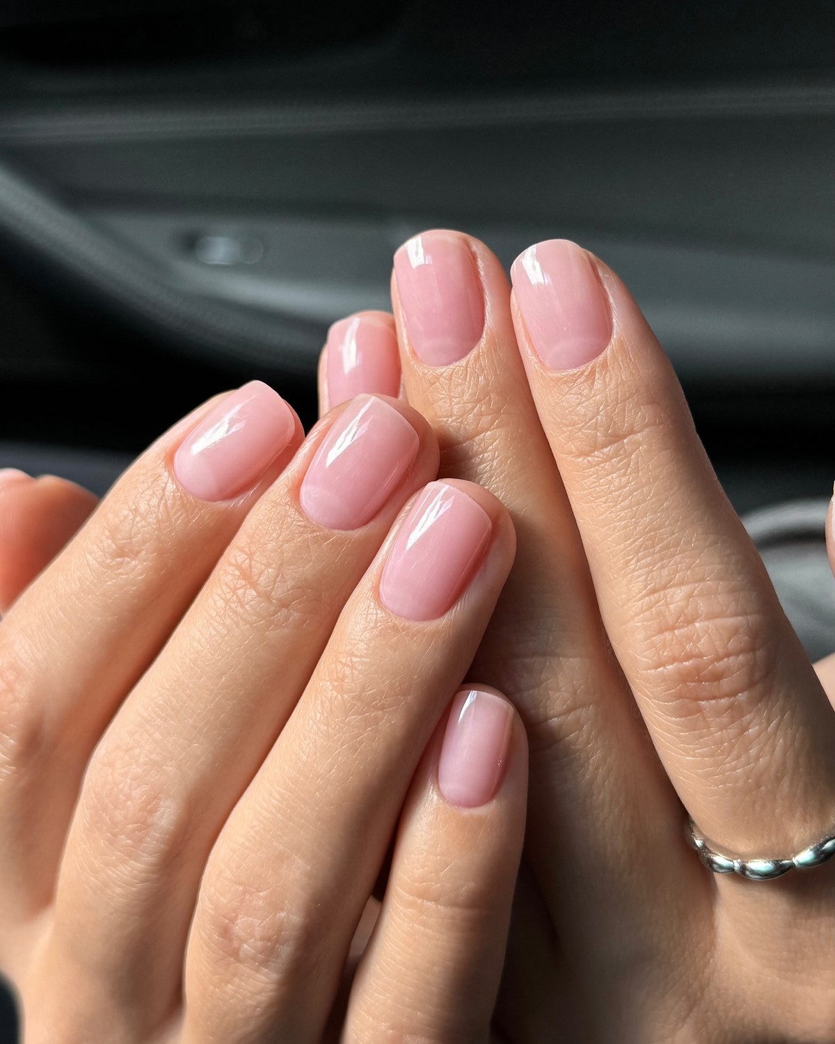 Акуратний манікюр без дизайну на весну 2026: чисті ідеї