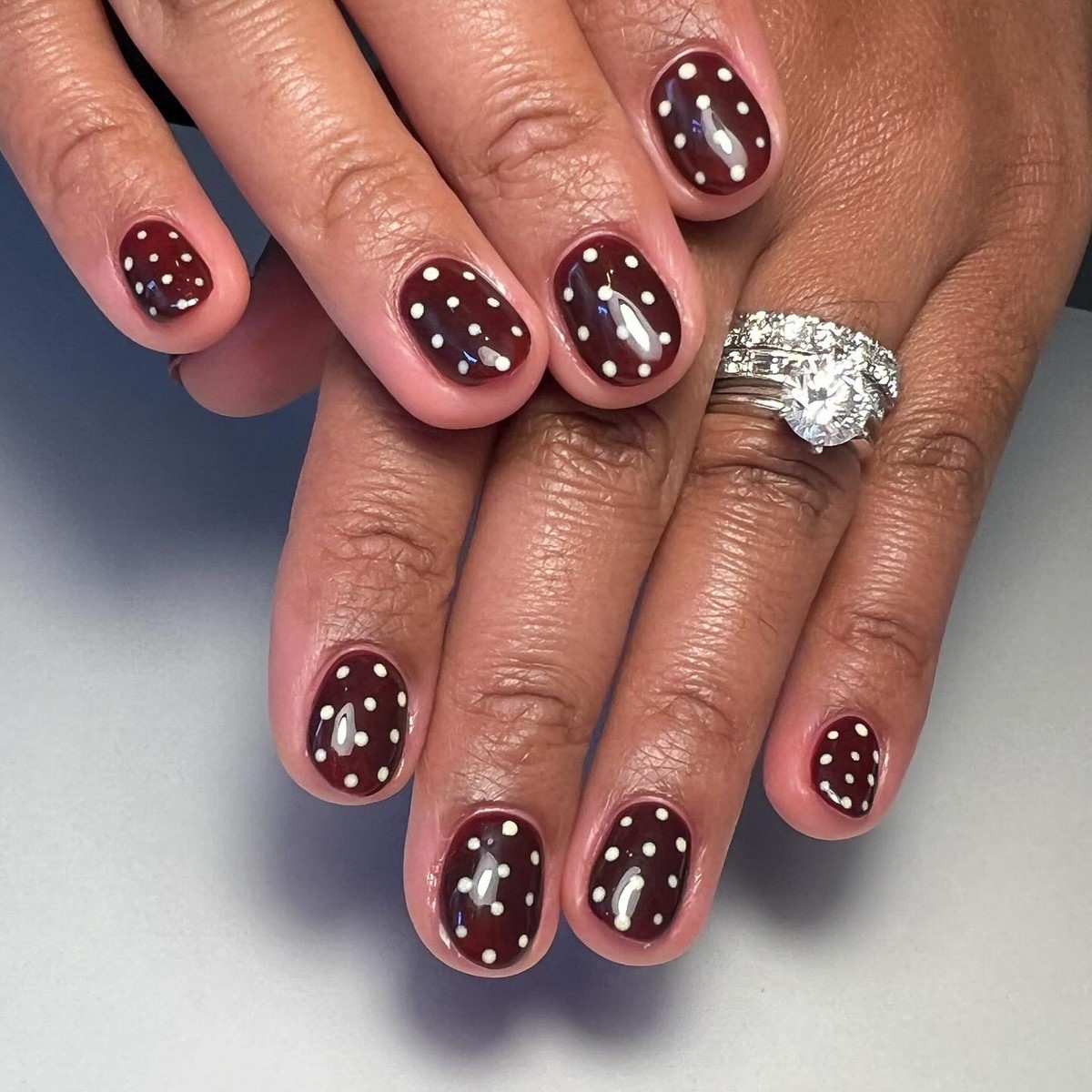 Polka Dots nails навесні 2026 року: найграйливіший тренд манікюру, який став універсальним