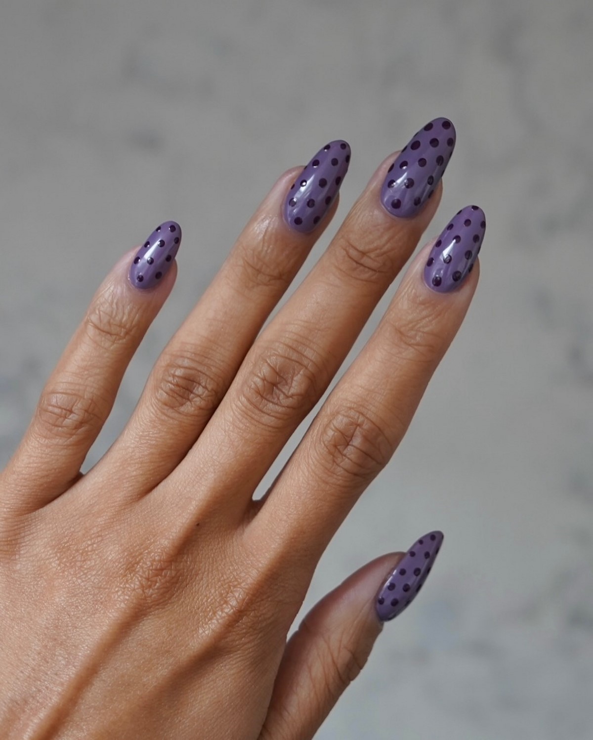 Polka Dots nails навесні 2026 року: найграйливіший тренд манікюру, який став універсальним