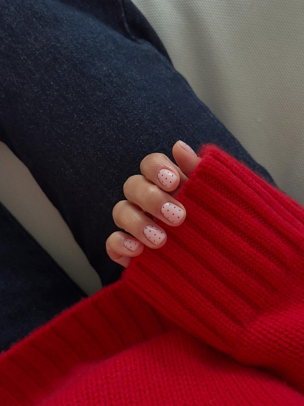 Polka Dots nails навесні 2026 року: найграйливіший тренд манікюру, який став універсальним