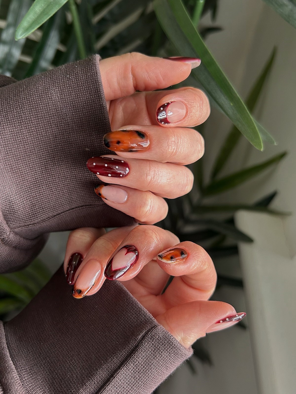 Polka Dots nails навесні 2026 року: найграйливіший тренд манікюру, який став універсальним