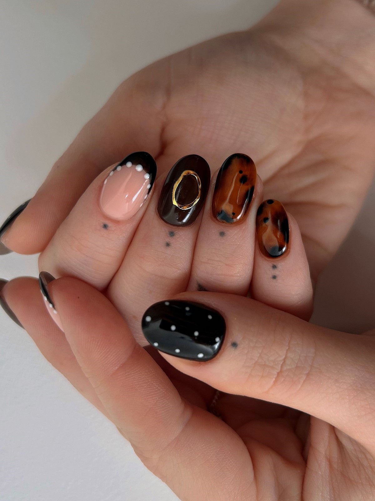 Polka Dots nails навесні 2026 року: найграйливіший тренд манікюру, який став універсальним