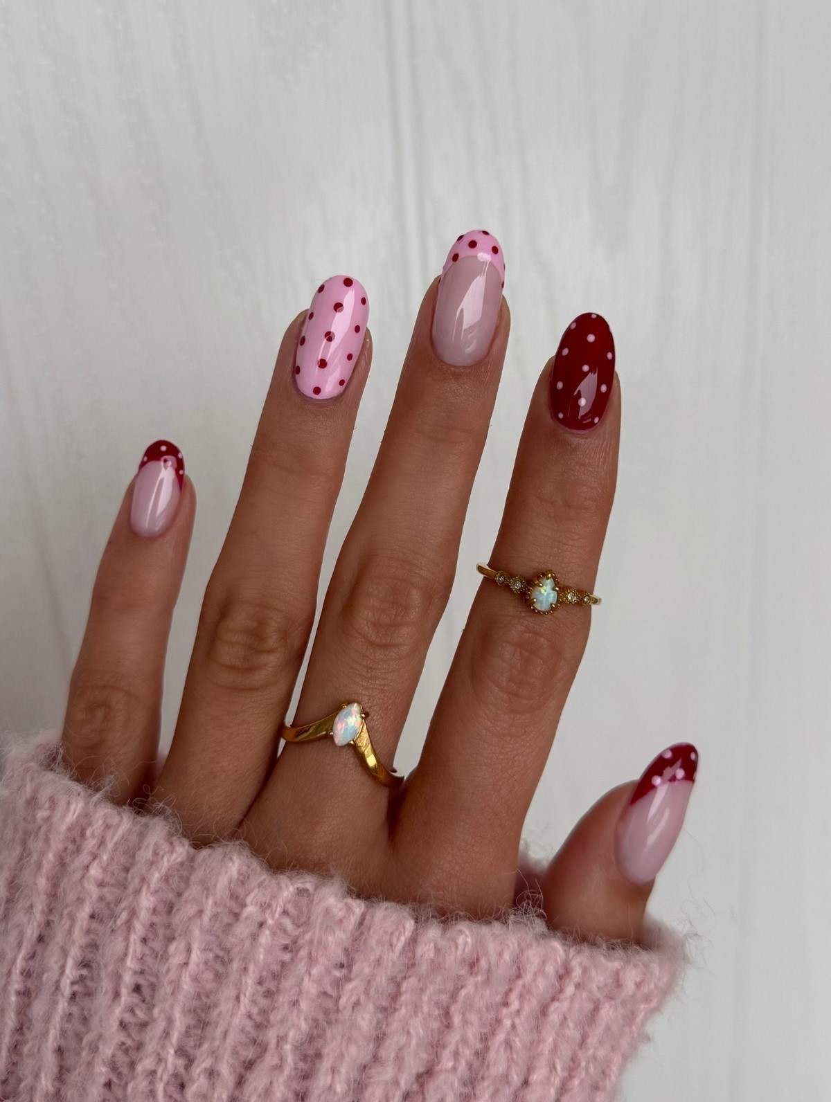 Polka Dots nails навесні 2026 року: найграйливіший тренд манікюру, який став універсальним