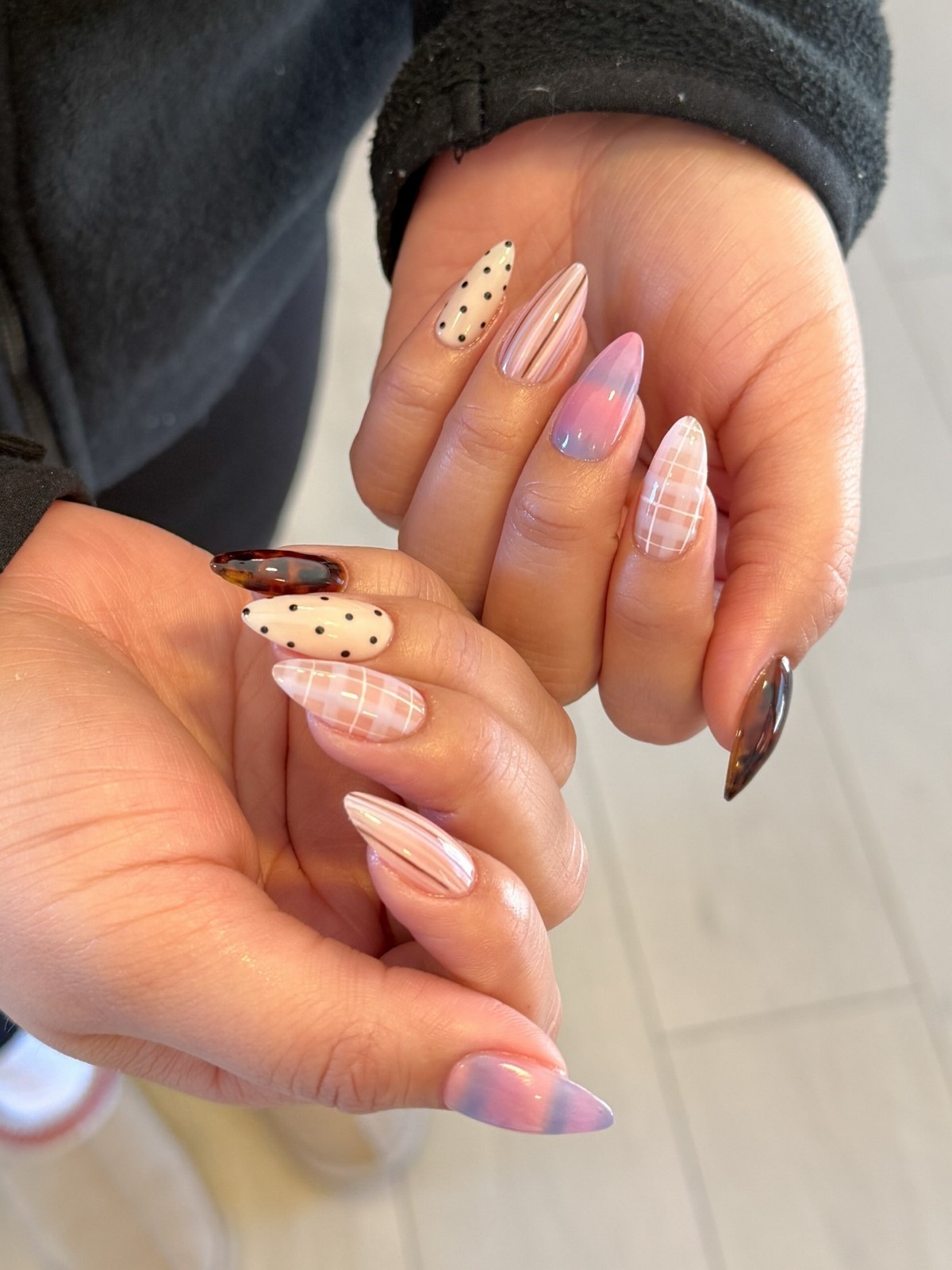 Polka Dots nails навесні 2026 року: найграйливіший тренд манікюру, який став універсальним