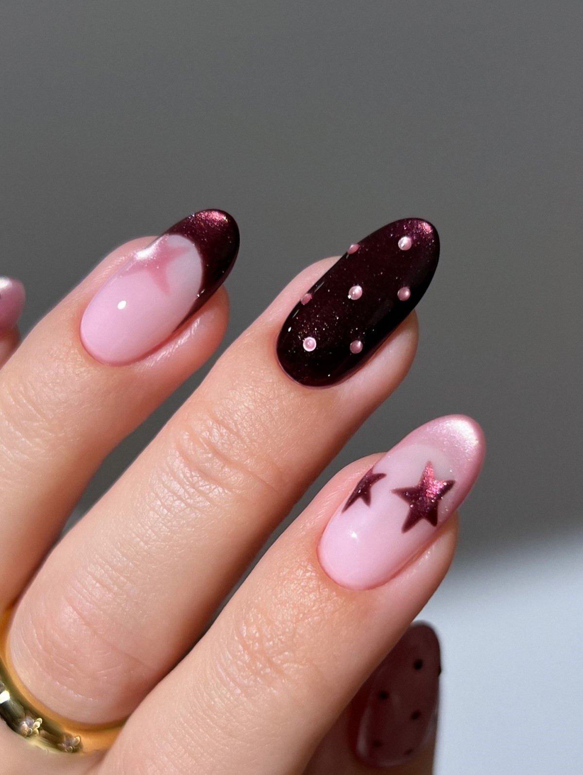 Polka Dots nails навесні 2026 року: найграйливіший тренд манікюру, який став універсальним