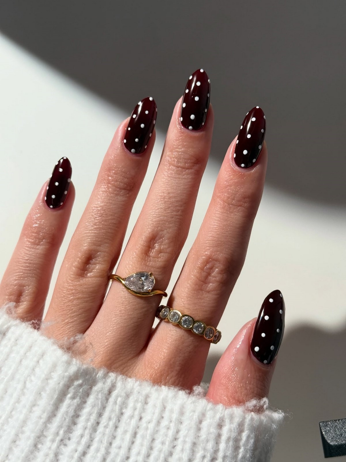 Polka Dots nails навесні 2026 року: найграйливіший тренд манікюру, який став універсальним