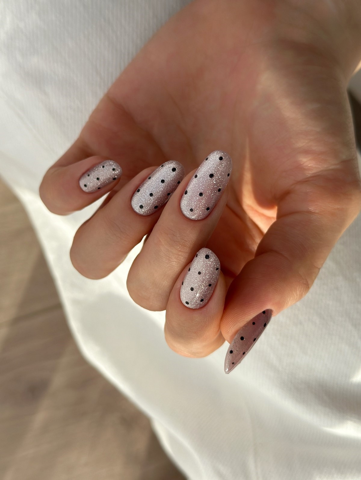 Polka Dots nails навесні 2026 року: найграйливіший тренд манікюру, який став універсальним