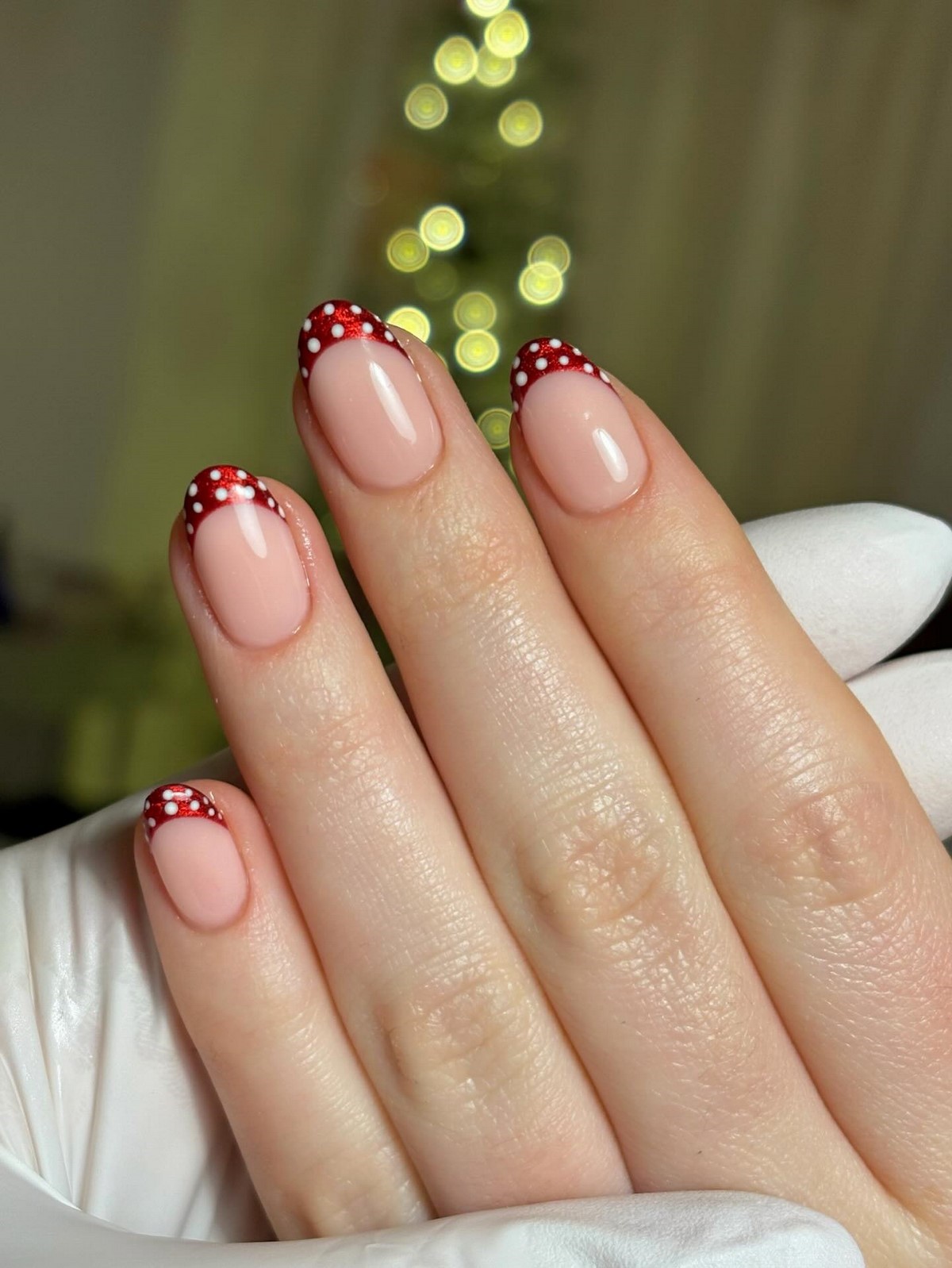 Polka Dots nails навесні 2026 року: найграйливіший тренд манікюру, який став універсальним