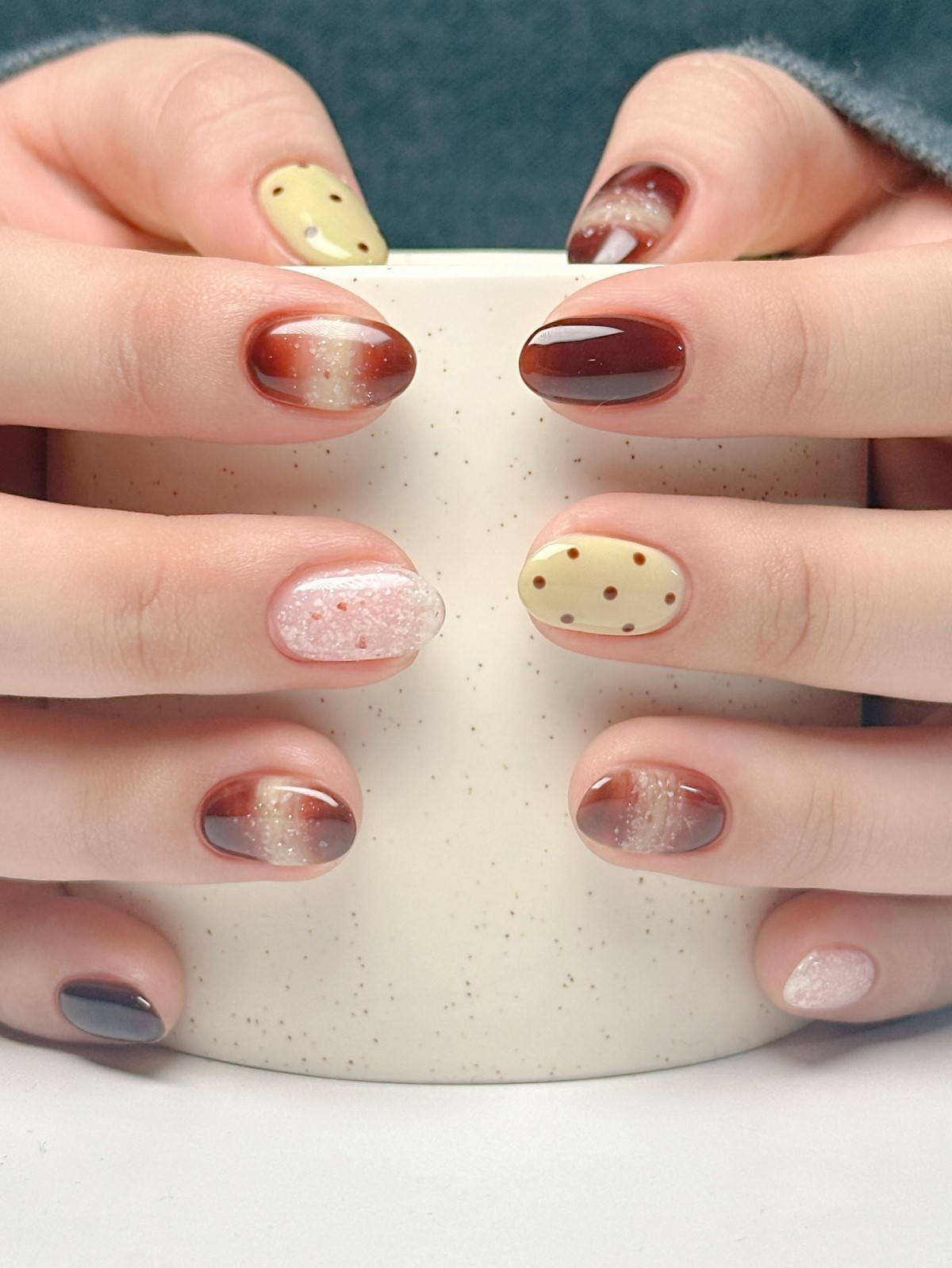 Polka Dots nails навесні 2026 року: найграйливіший тренд манікюру, який став універсальним