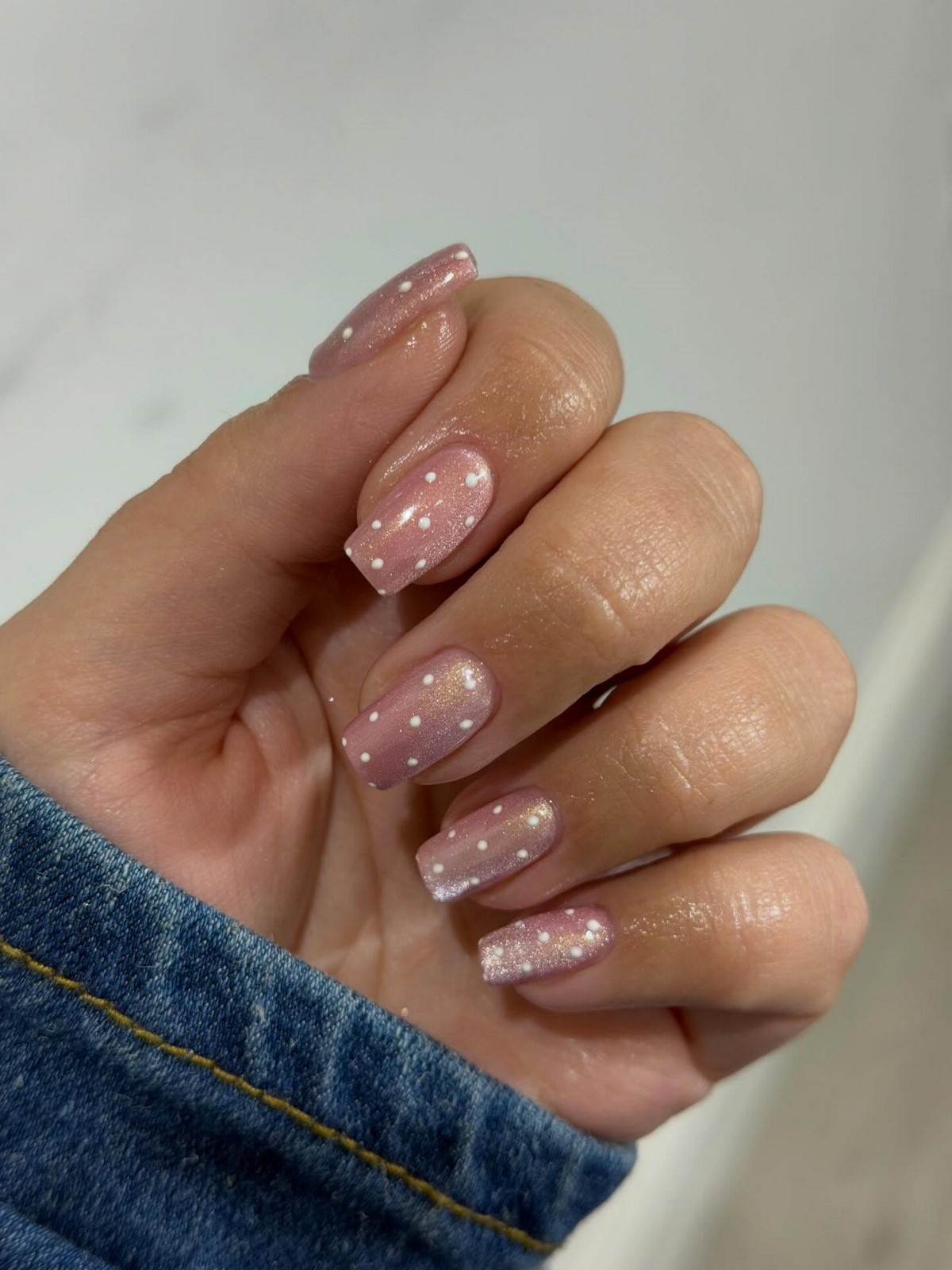 Polka Dots nails навесні 2026 року: найграйливіший тренд манікюру, який став універсальним