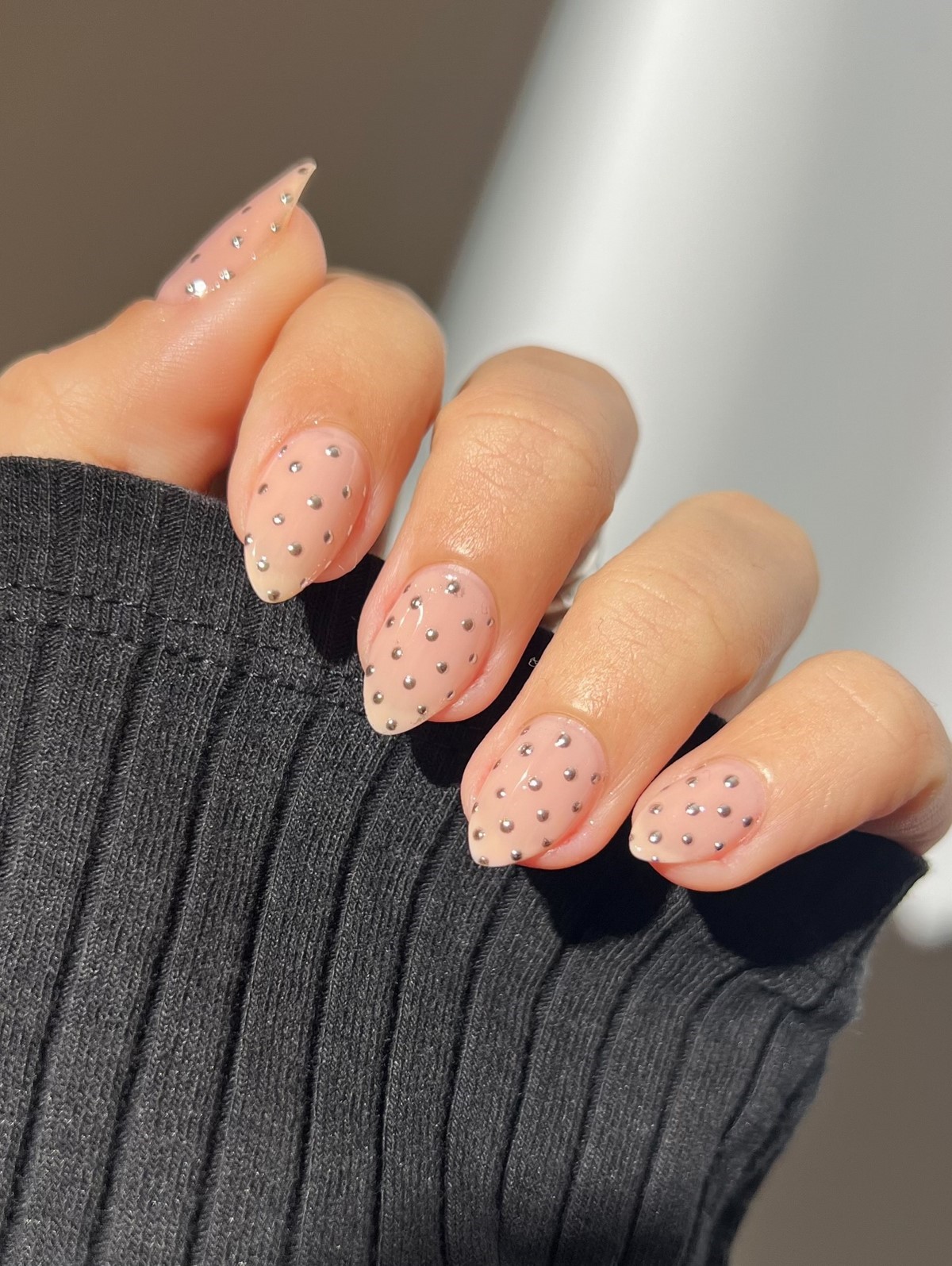 Polka Dots nails навесні 2026 року: найграйливіший тренд манікюру, який став універсальним