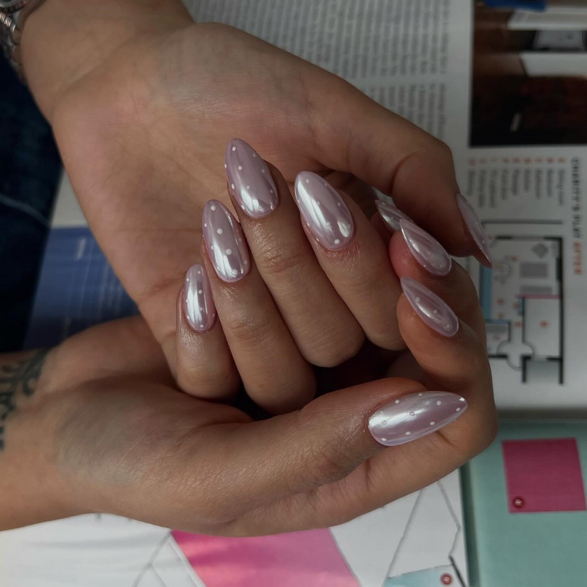 Polka Dots nails навесні 2026 року: найграйливіший тренд манікюру, який став універсальним