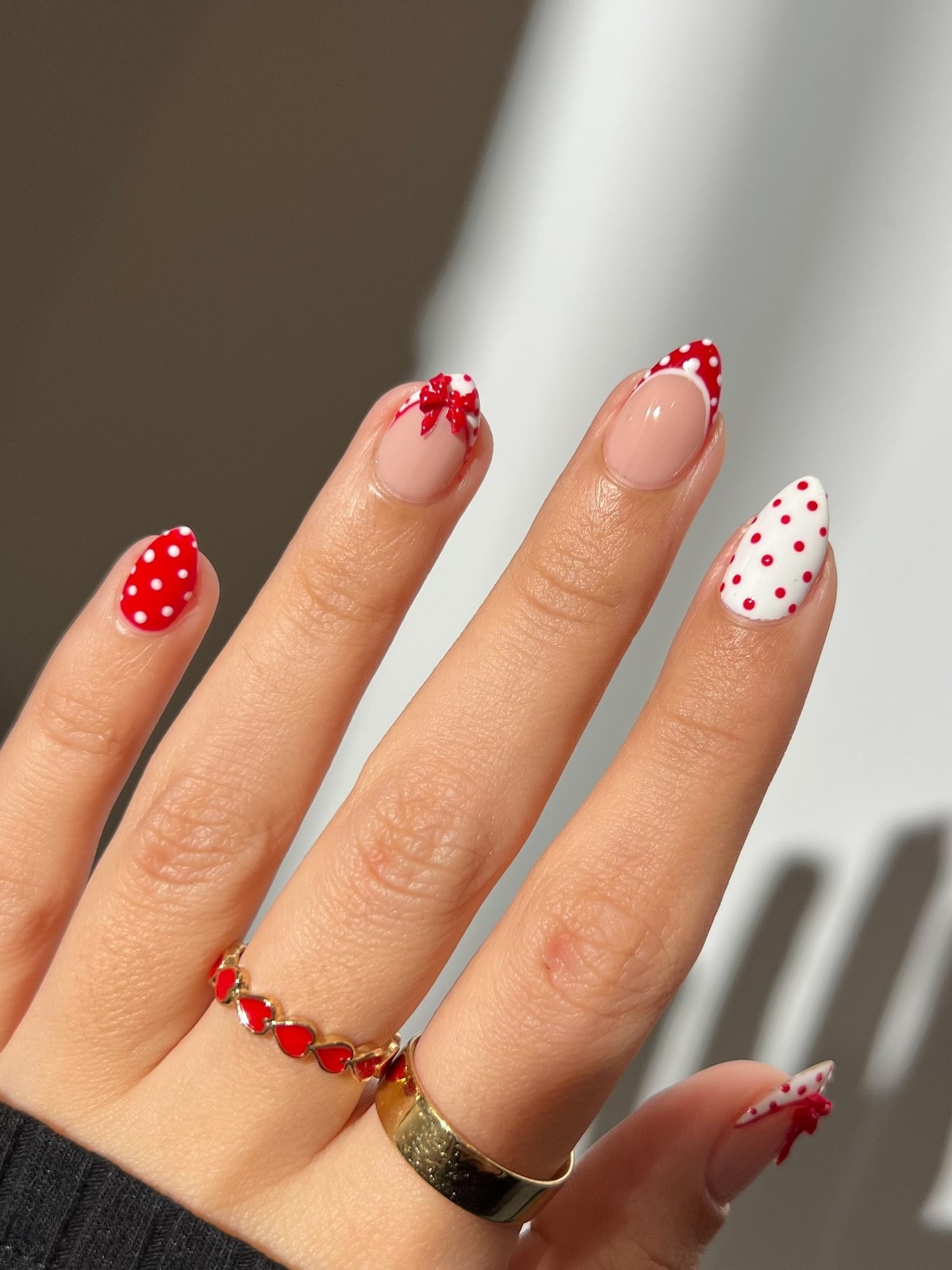 Polka Dots nails навесні 2026 року: найграйливіший тренд манікюру, який став універсальним