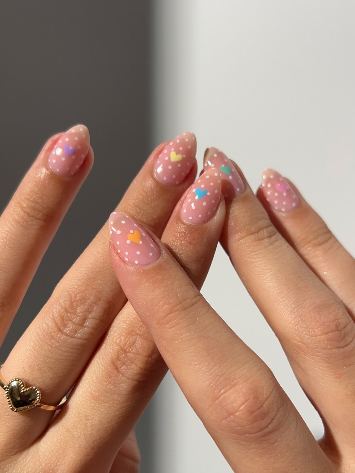 Polka Dots nails навесні 2026 року: найграйливіший тренд манікюру, який став універсальним