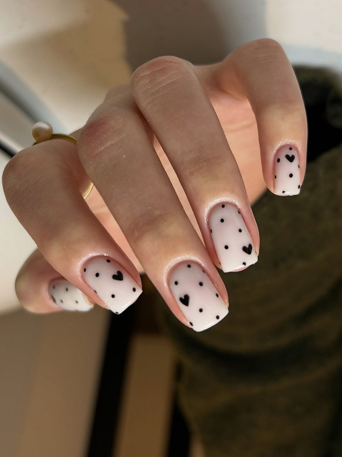 Polka Dots nails навесні 2026 року: найграйливіший тренд манікюру, який став універсальним
