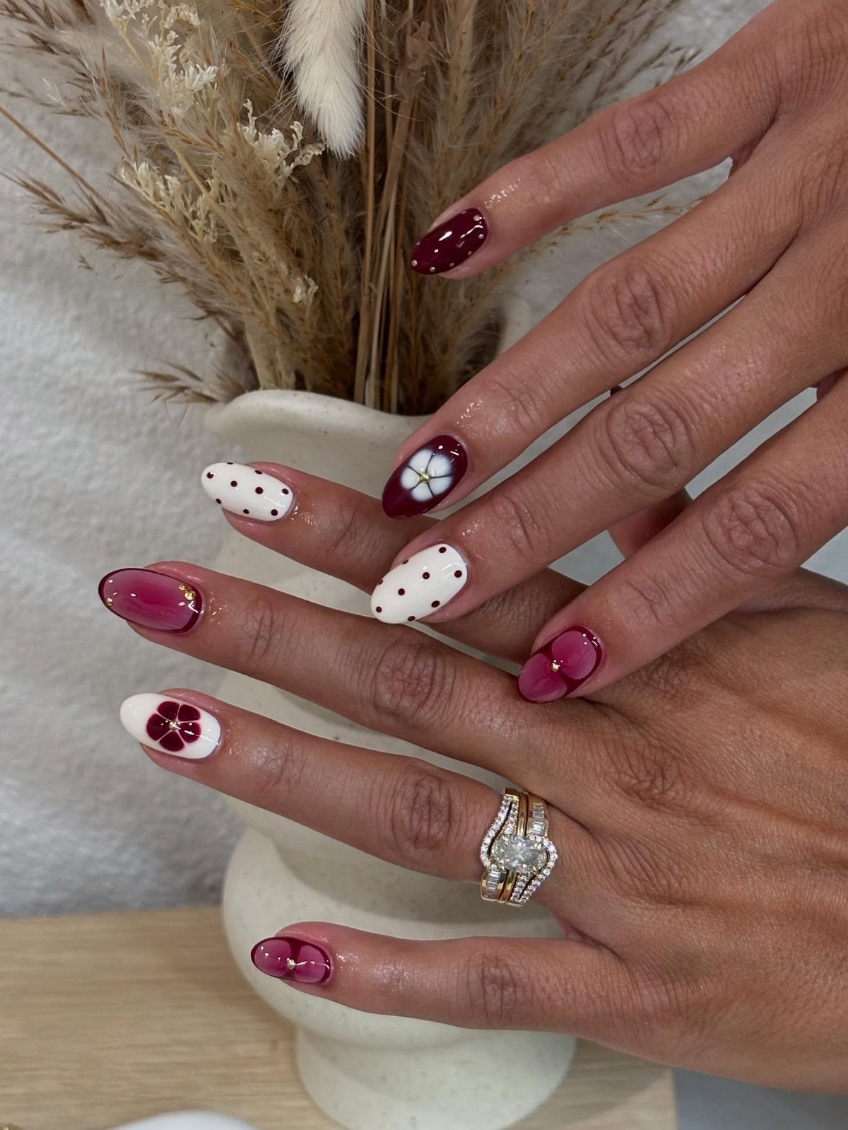 Polka Dots nails навесні 2026 року: найграйливіший тренд манікюру, який став універсальним