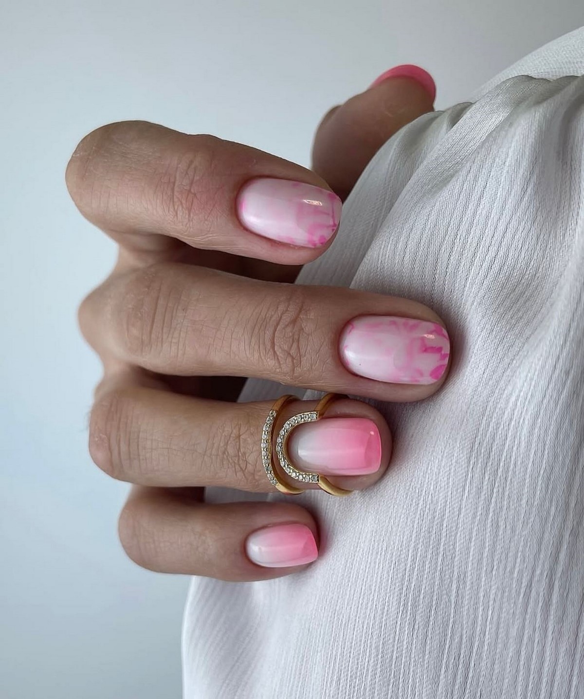 Світлий манікюр з характером: пастель, яка підкреслює стиль і статус
