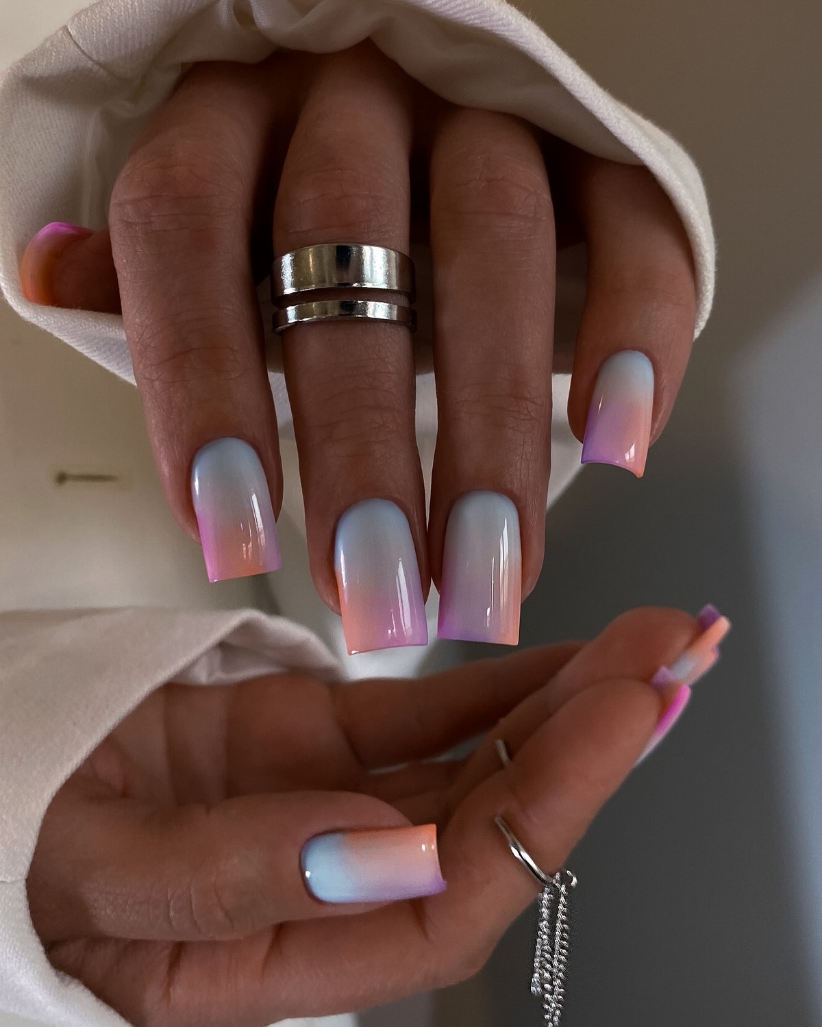 Світлий манікюр з характером: пастель, яка підкреслює стиль і статус