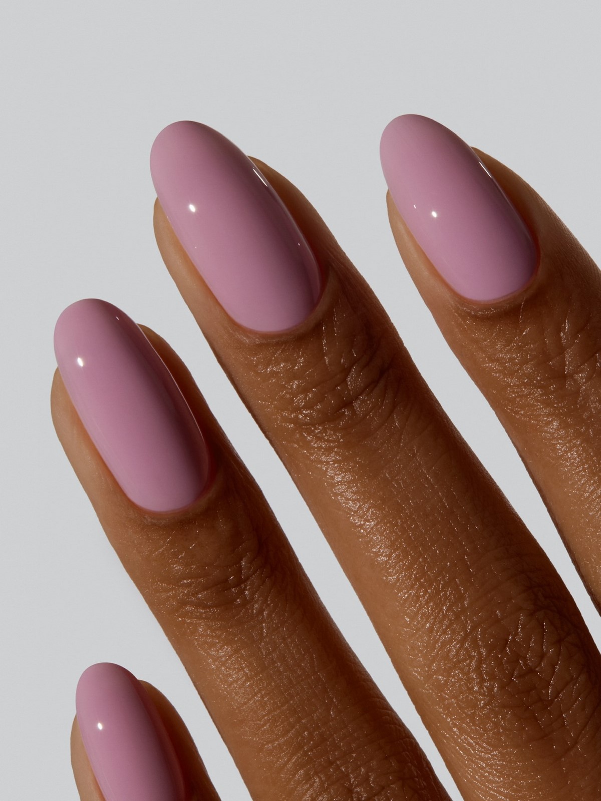 Світлий манікюр з характером: пастель, яка підкреслює стиль і статус