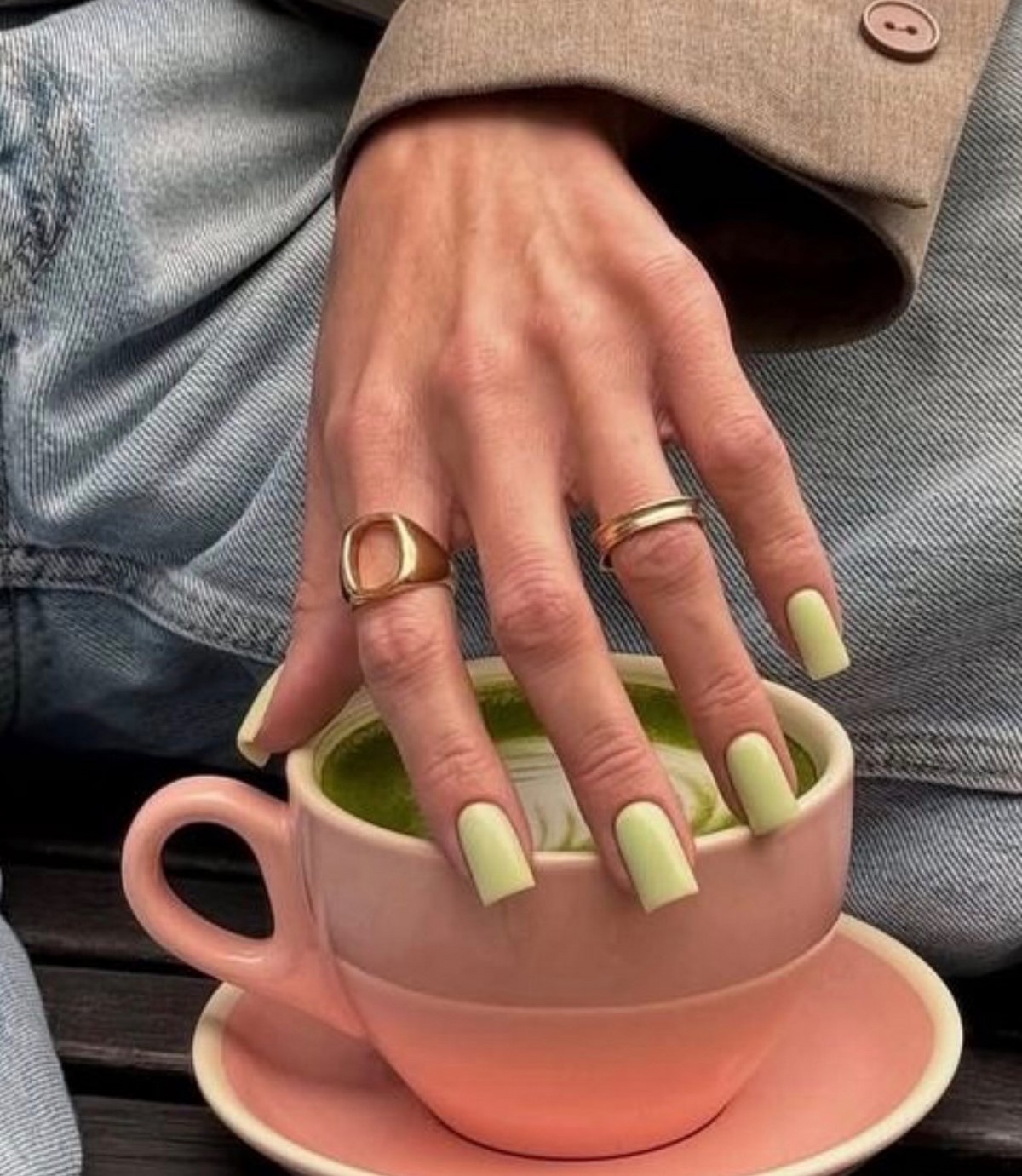 Світлий манікюр з характером: пастель, яка підкреслює стиль і статус