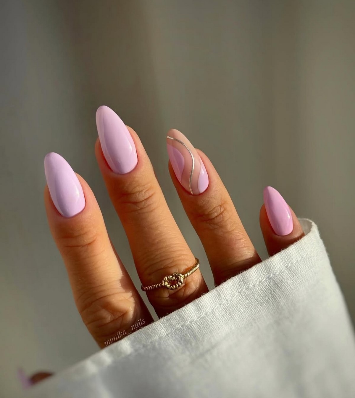 Світлий манікюр з характером: пастель, яка підкреслює стиль і статус