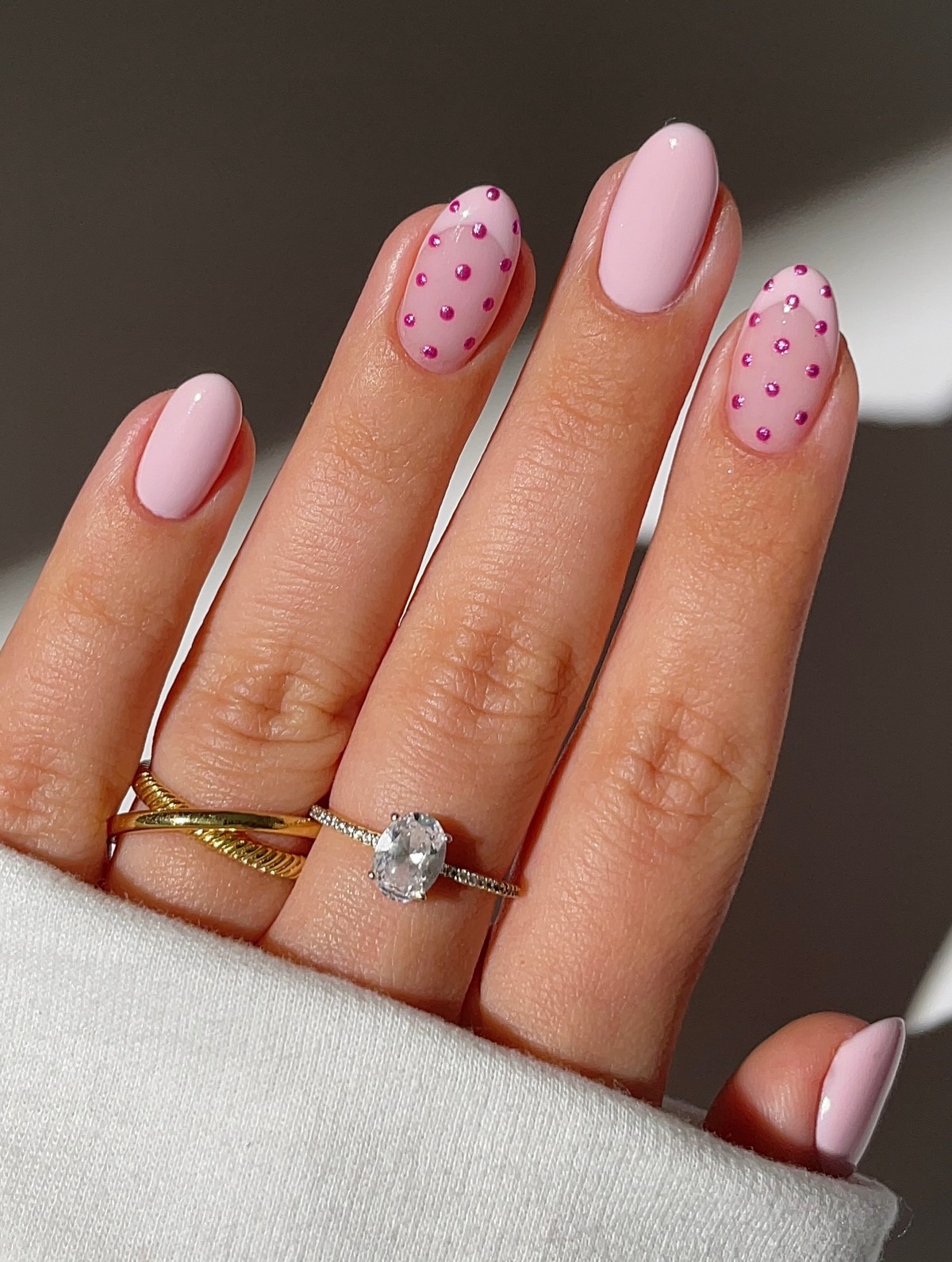 Світлий манікюр з характером: пастель, яка підкреслює стиль і статус