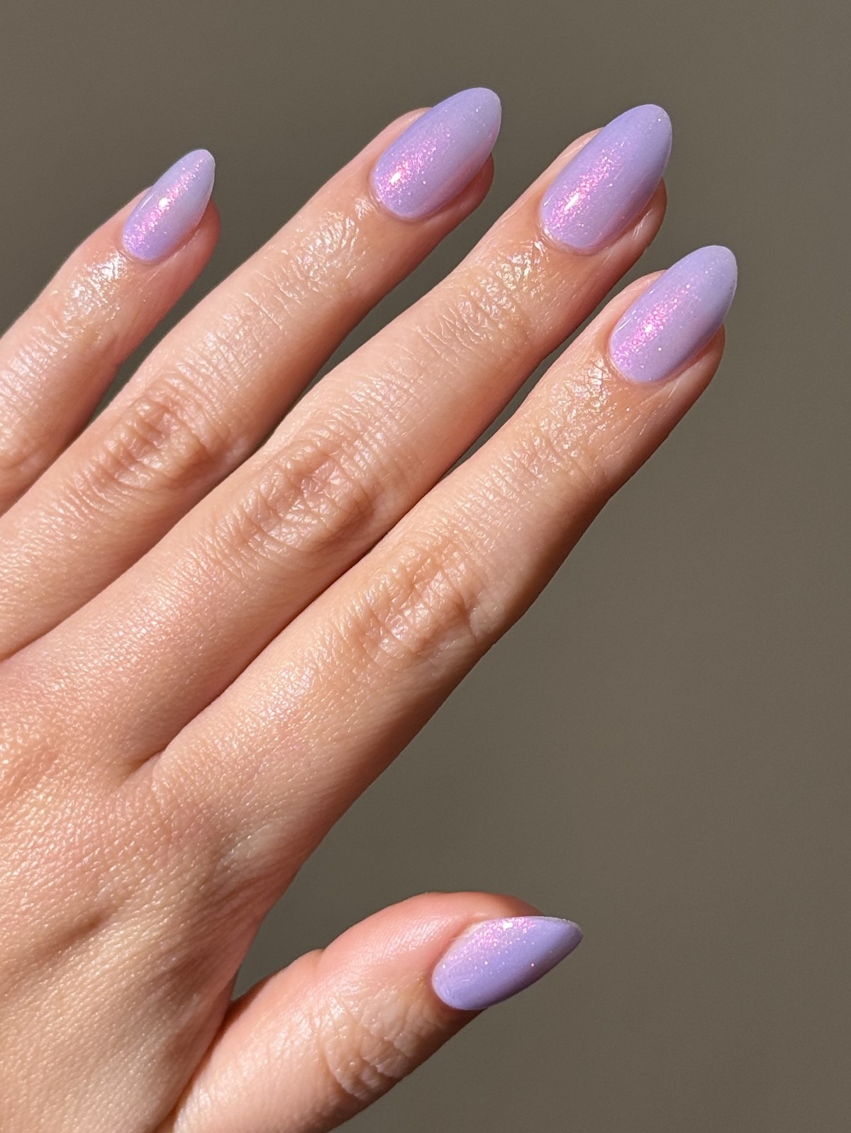 Світлий манікюр з характером: пастель, яка підкреслює стиль і статус