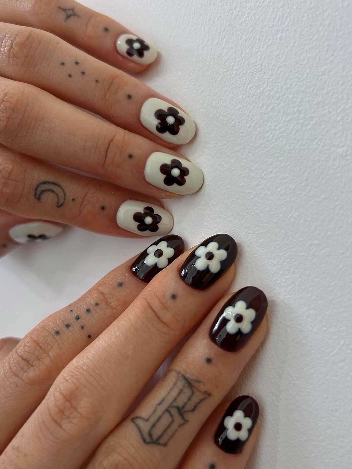 Трендовий манікюр весни 2026: фото, кольори, новинки сезону