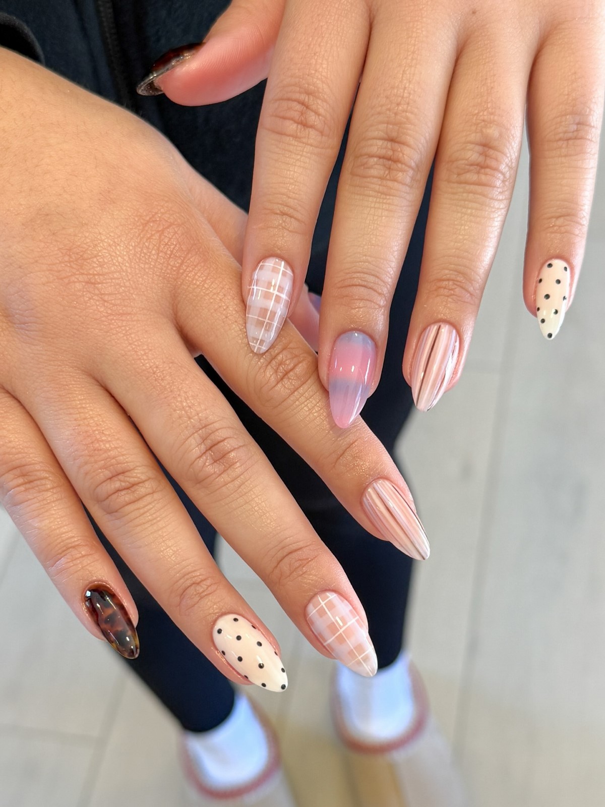 Трендовий манікюр весни 2026: фото, кольори, новинки сезону