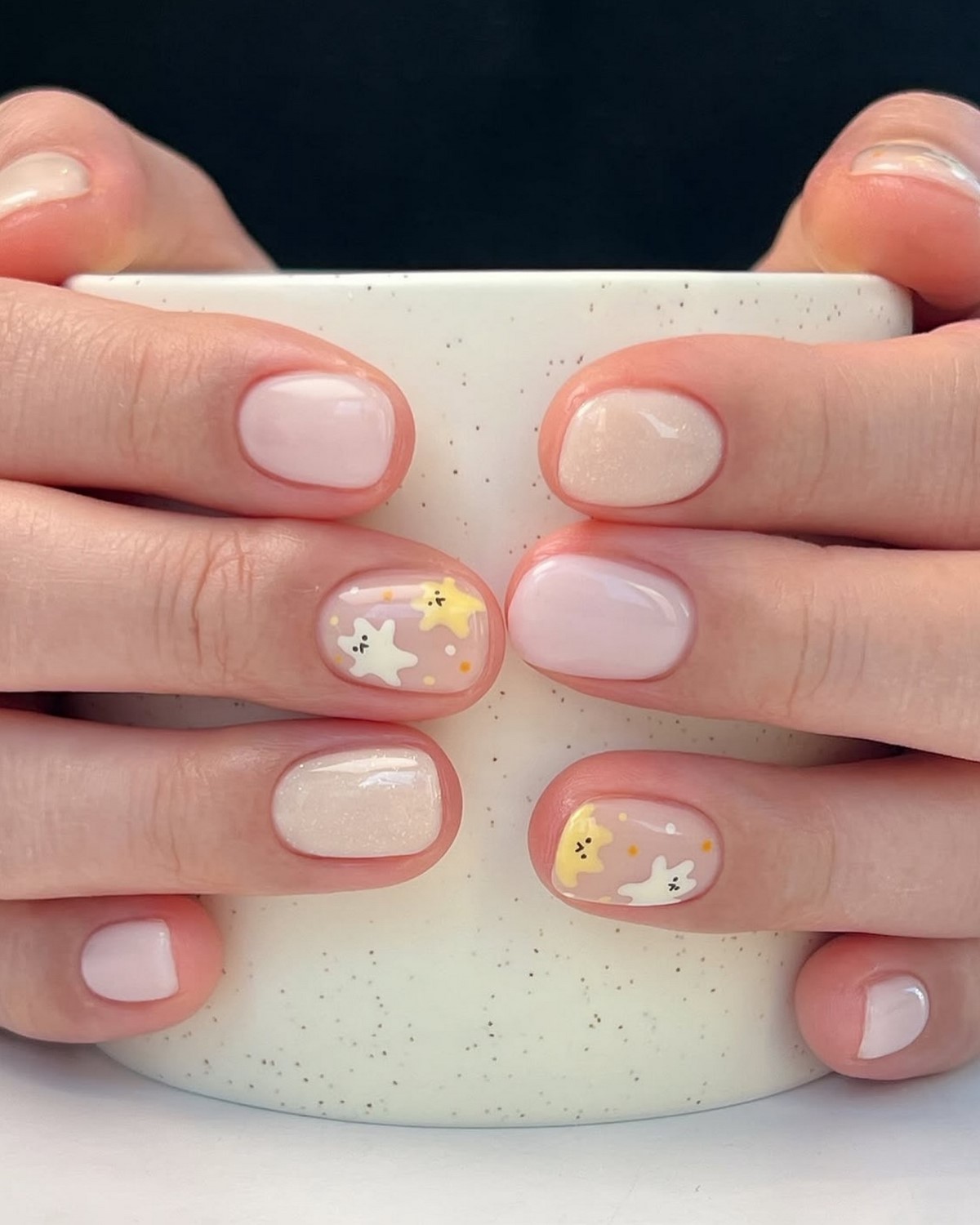 Трендовий манікюр весни 2026: фото, кольори, новинки сезону