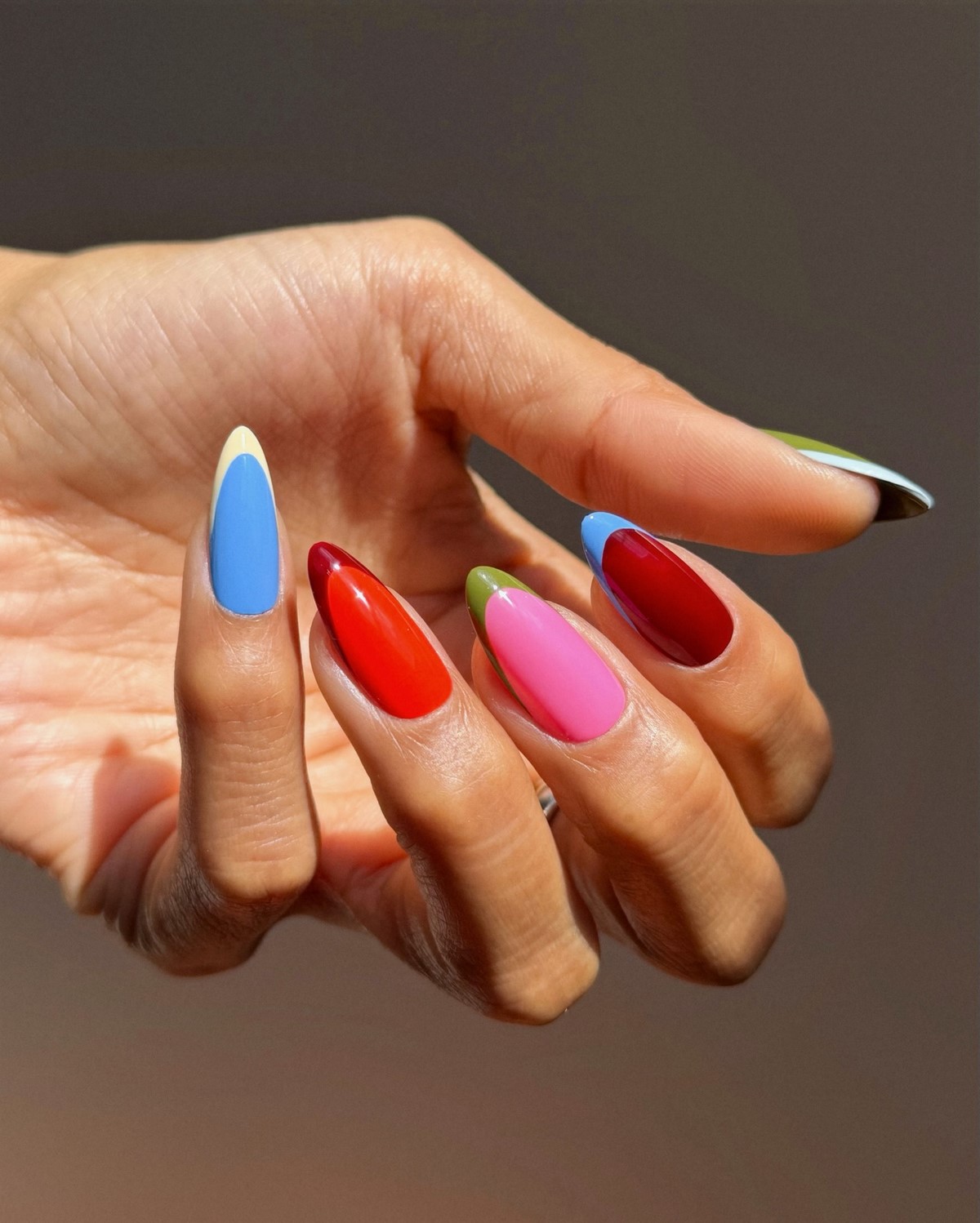 Трендовий манікюр весни 2026: фото, кольори, новинки сезону