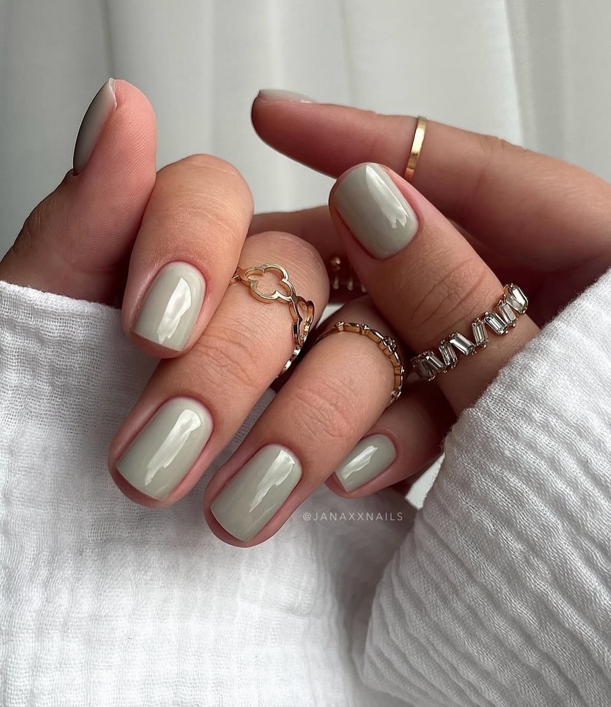 Не пастель і не нюд: спокійний тон з характером