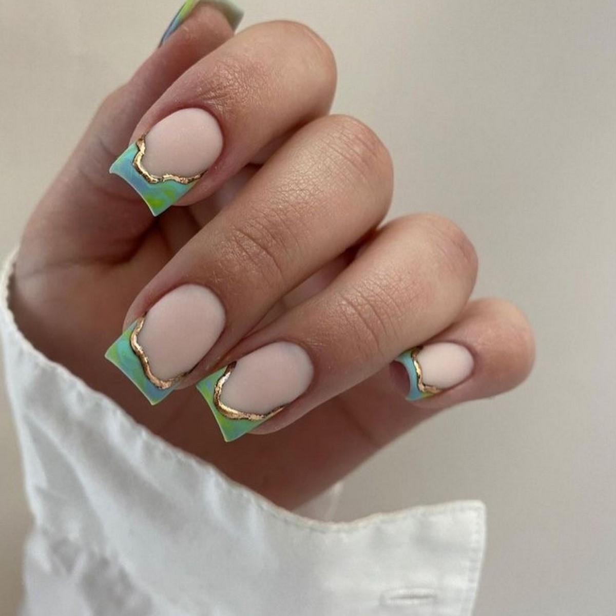 Не пастель і не нюд: спокійний тон з характером