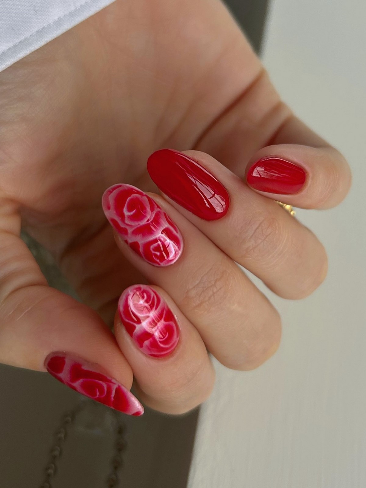 Чому червоний манікюр навесні виглядає особливо елегантно