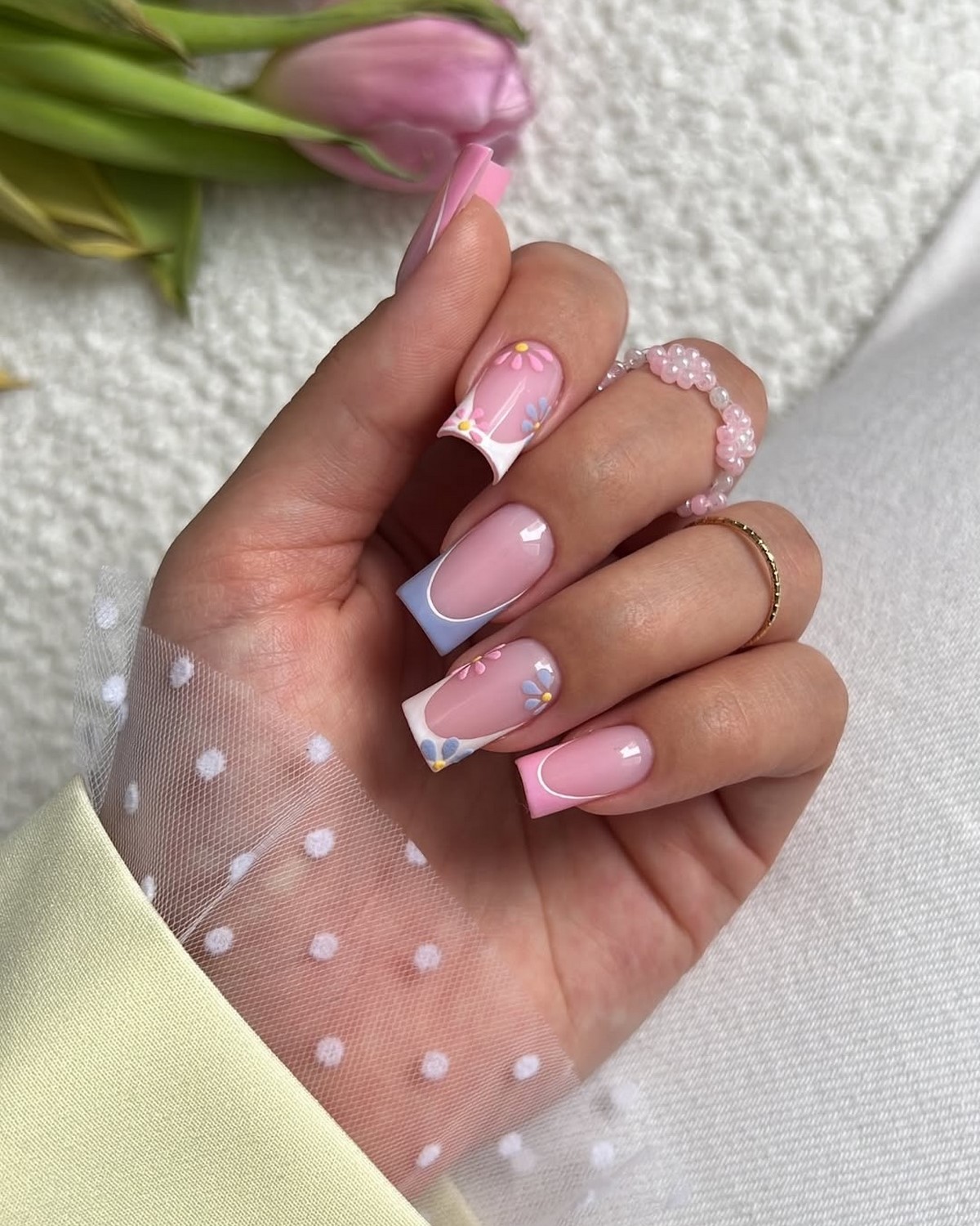 Чому кольоровий френч знову стає модним манікюром