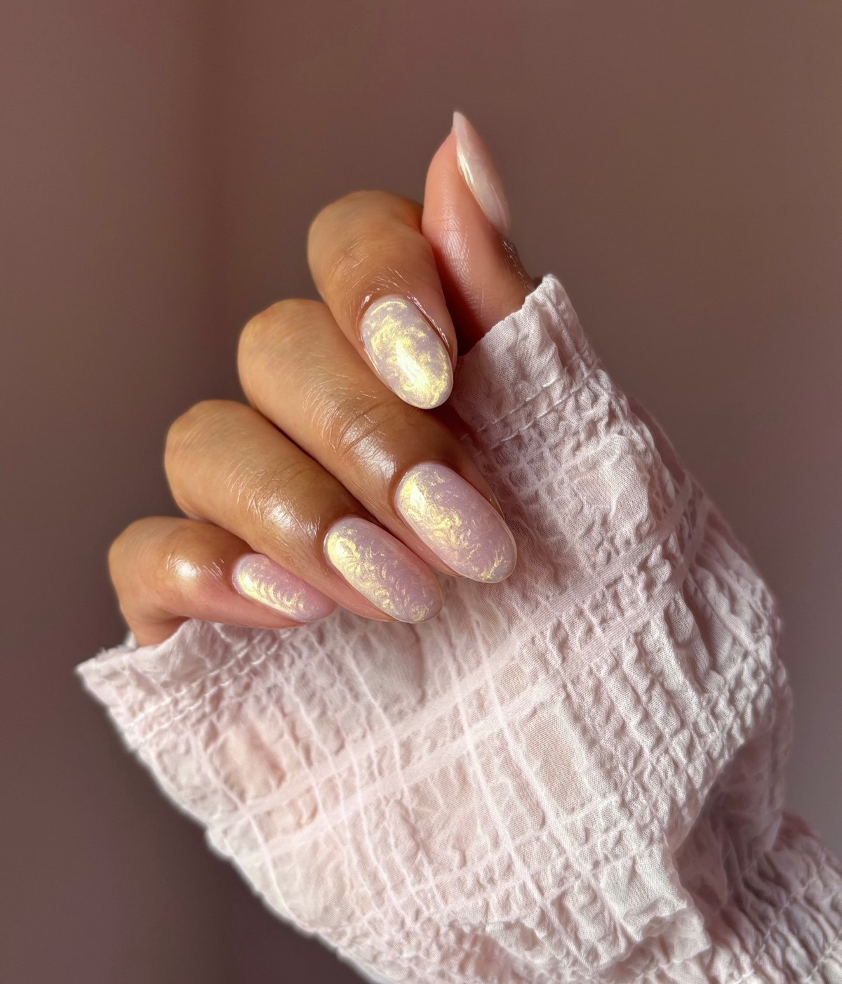 Манікюр квітня 2026: відтінок, який вже шукають усі