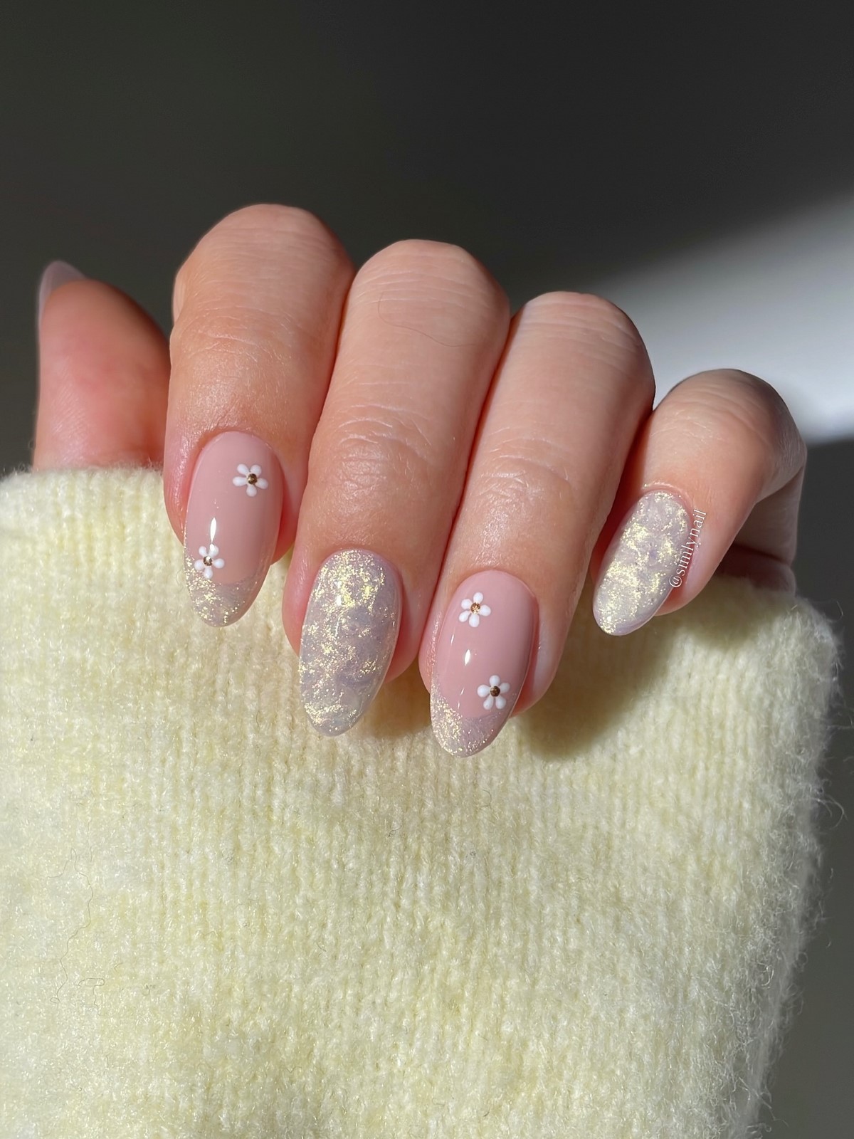 Чому кольоровий френч знову стає модним манікюром