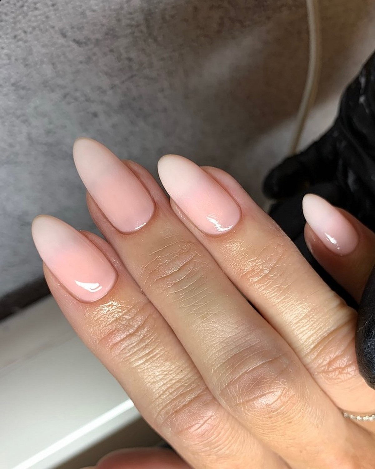 Манікюр квітня 2026: відтінок, який вже шукають усі