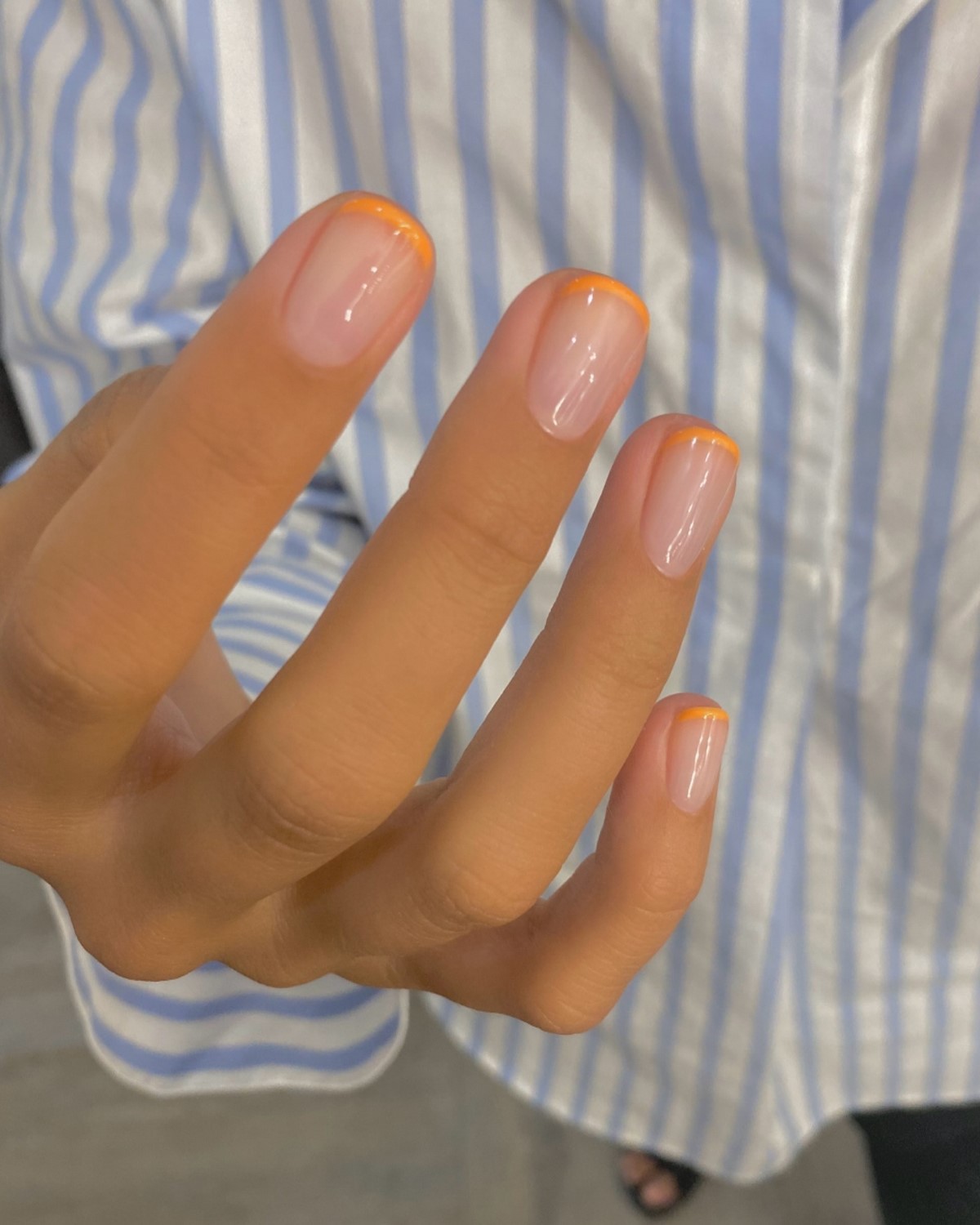 Глянцевий манікюр на коротких нігтях: секрет витонченої елегантності