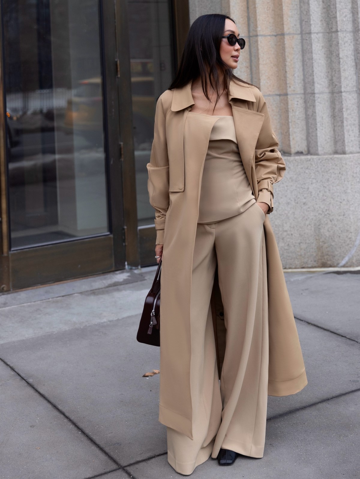 Весняні кольори одягу, які виглядають розкішніше за чорний