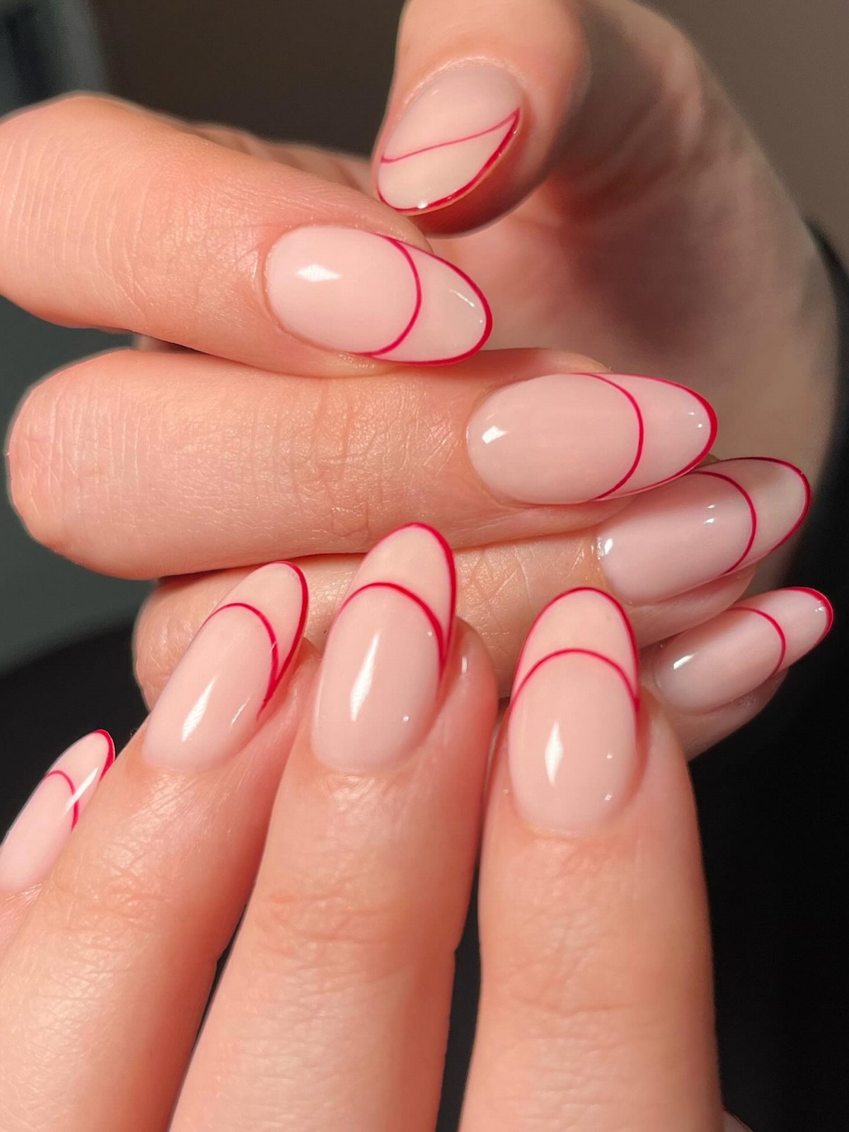 Чому кольоровий френч знову стає модним манікюром