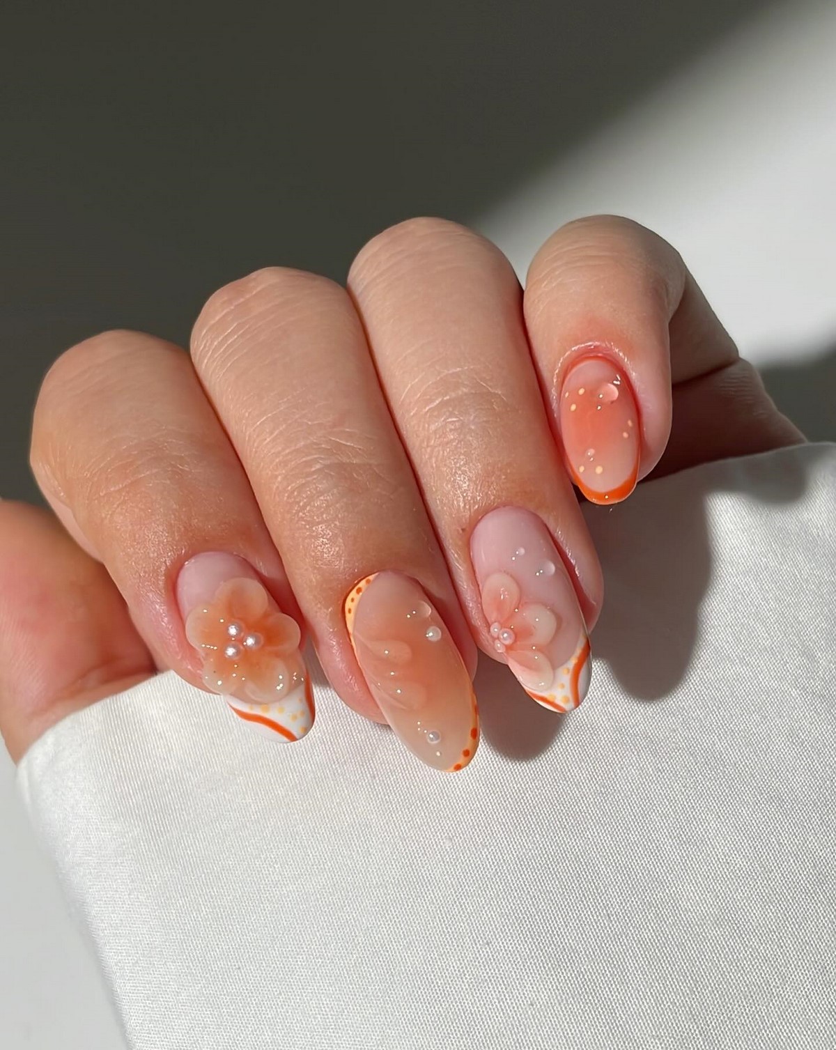 Чому манікюр з ефектом аури знову стає популярним