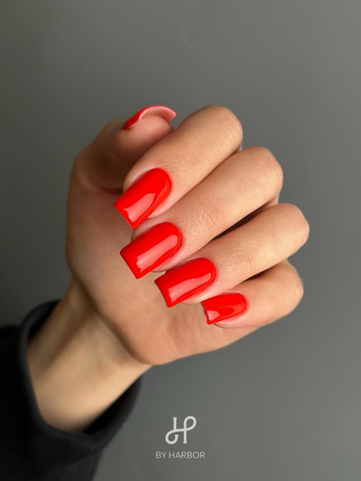 Чому червоний манікюр навесні виглядає особливо елегантно