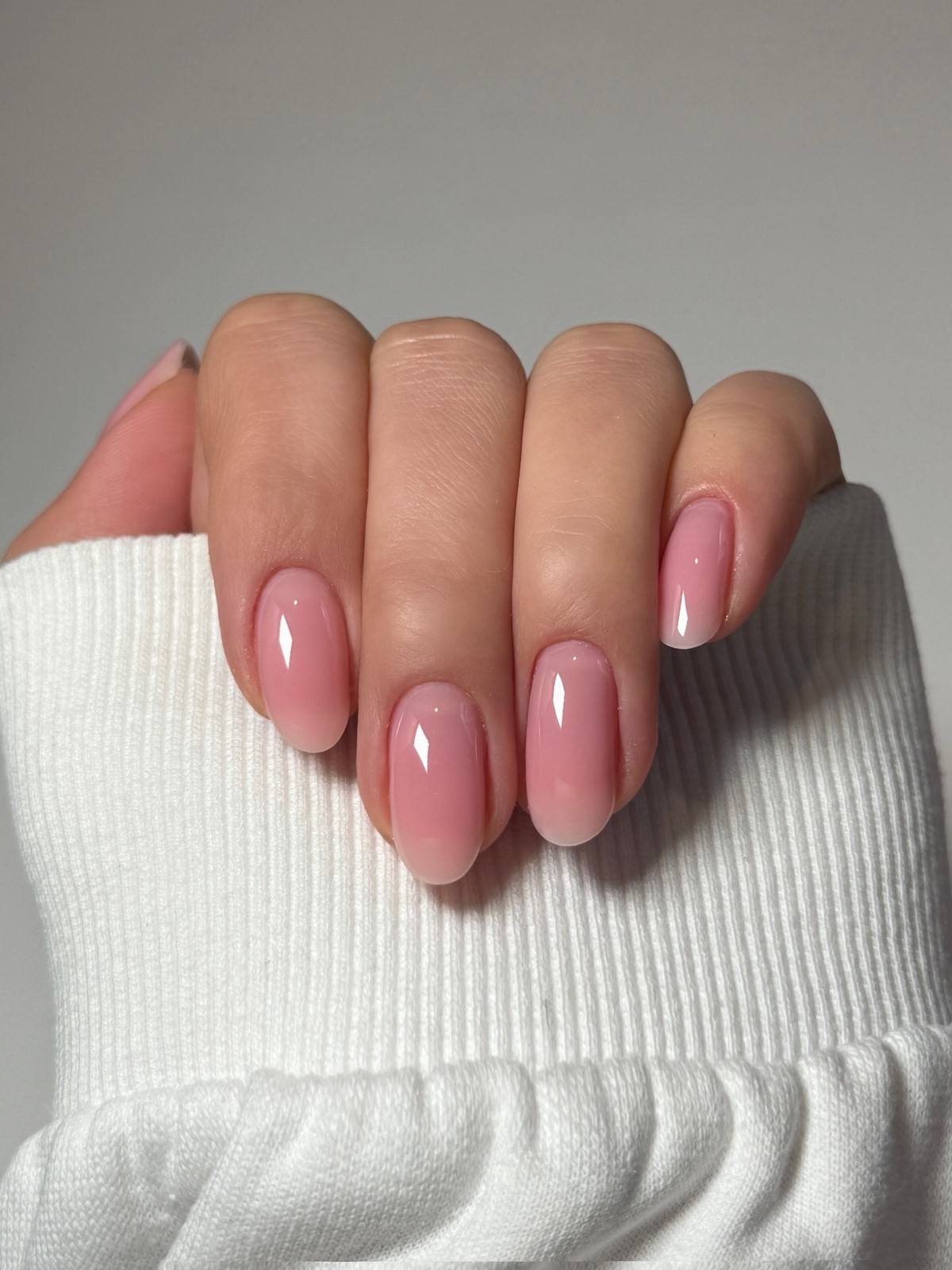 Манікюр квітня 2026: відтінок, який вже шукають усі