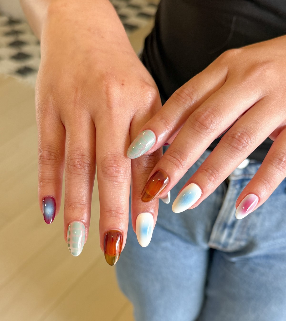 Чому манікюр з ефектом аури знову стає популярним