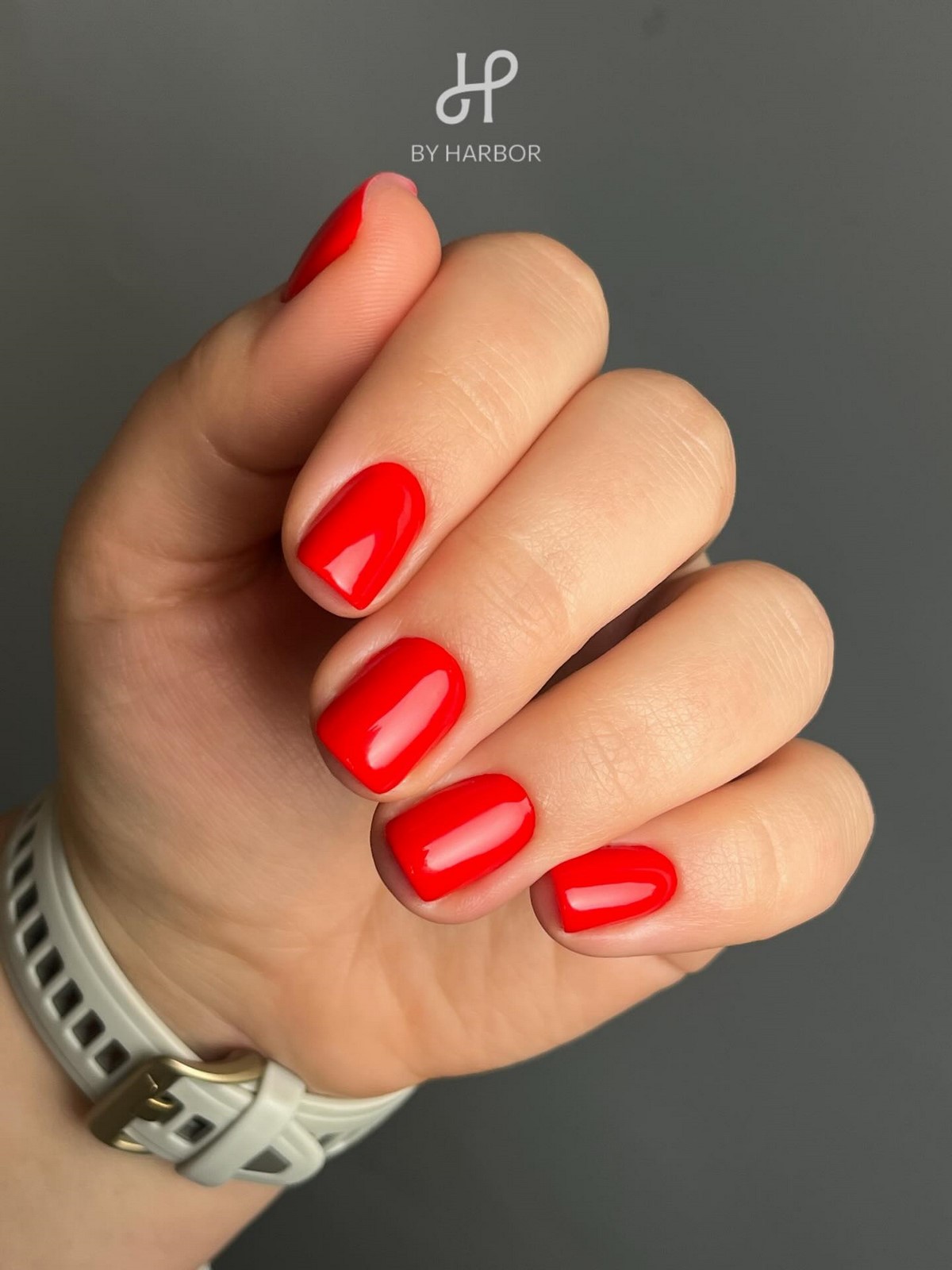 Чому червоний манікюр навесні виглядає особливо елегантно