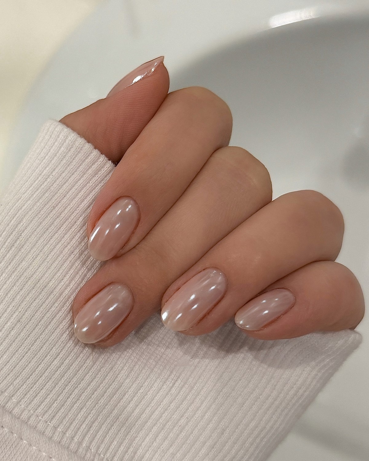 Манікюр квітня 2026: відтінок, який вже шукають усі